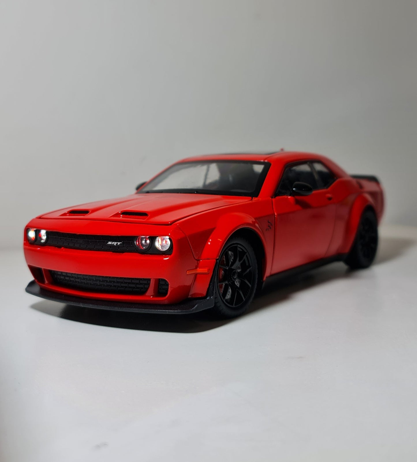 DODGE CHALLENGER SRT (HELLCAT EYES)