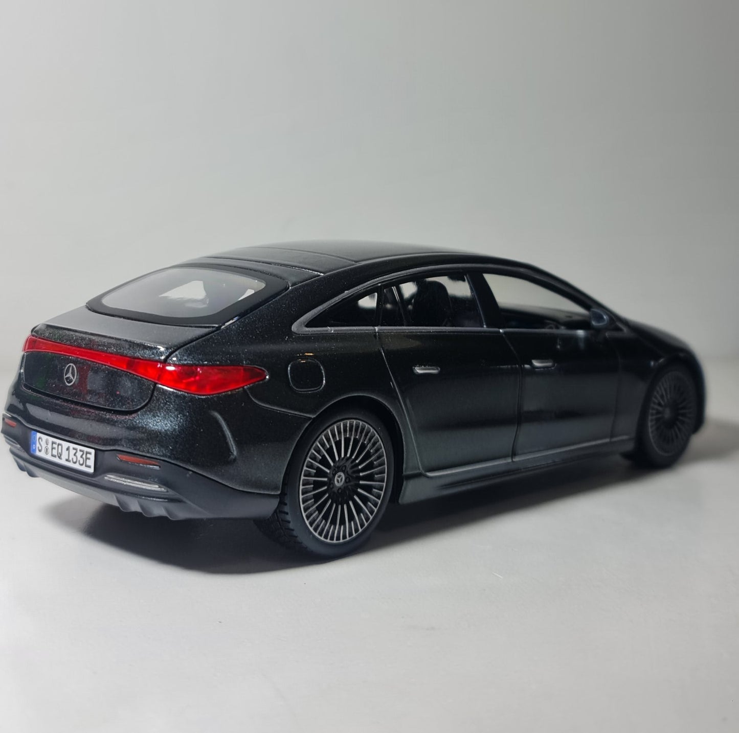 MERCEDES EQS