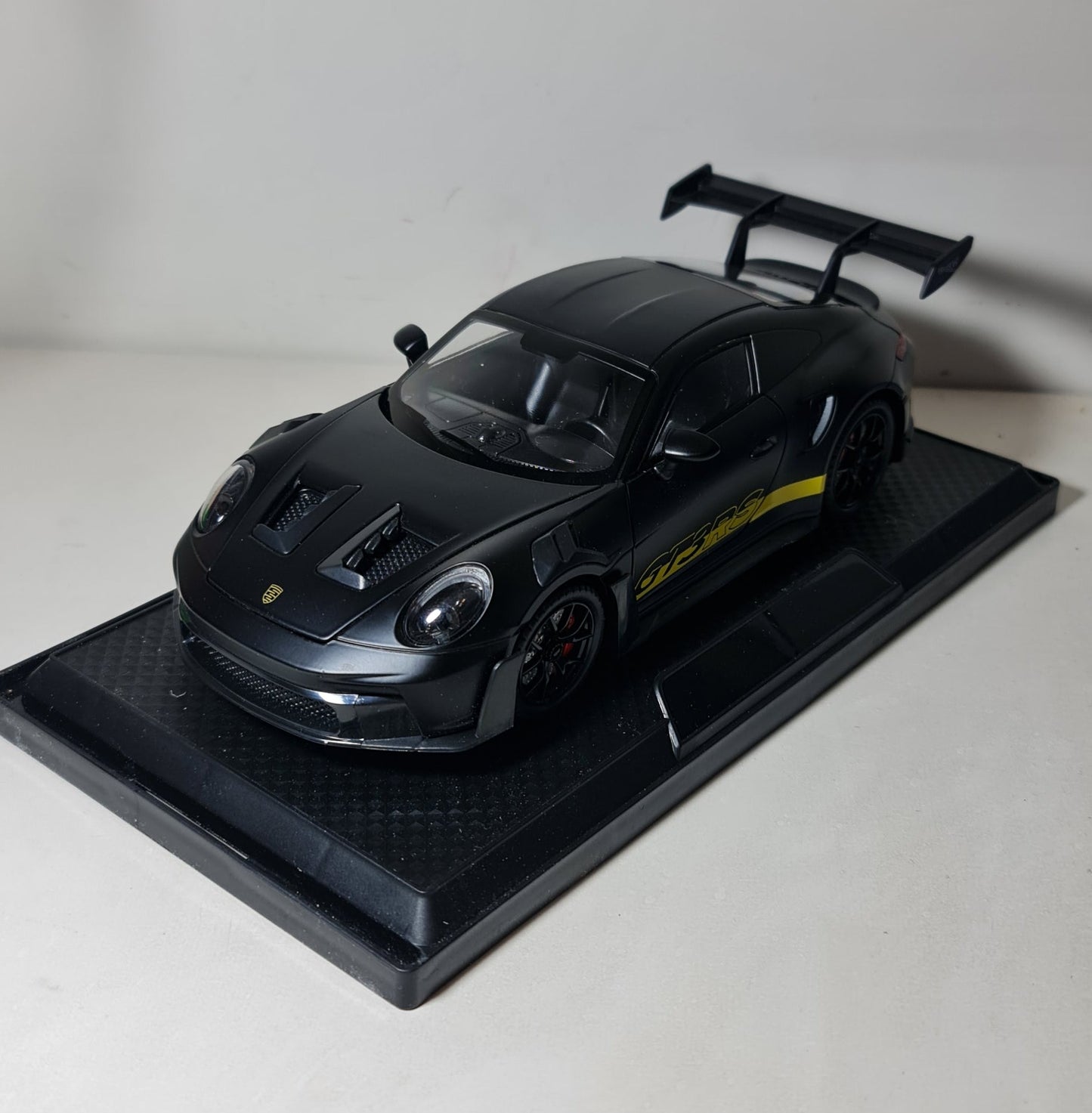 PORSCHE 992 GT3RS (1/24)