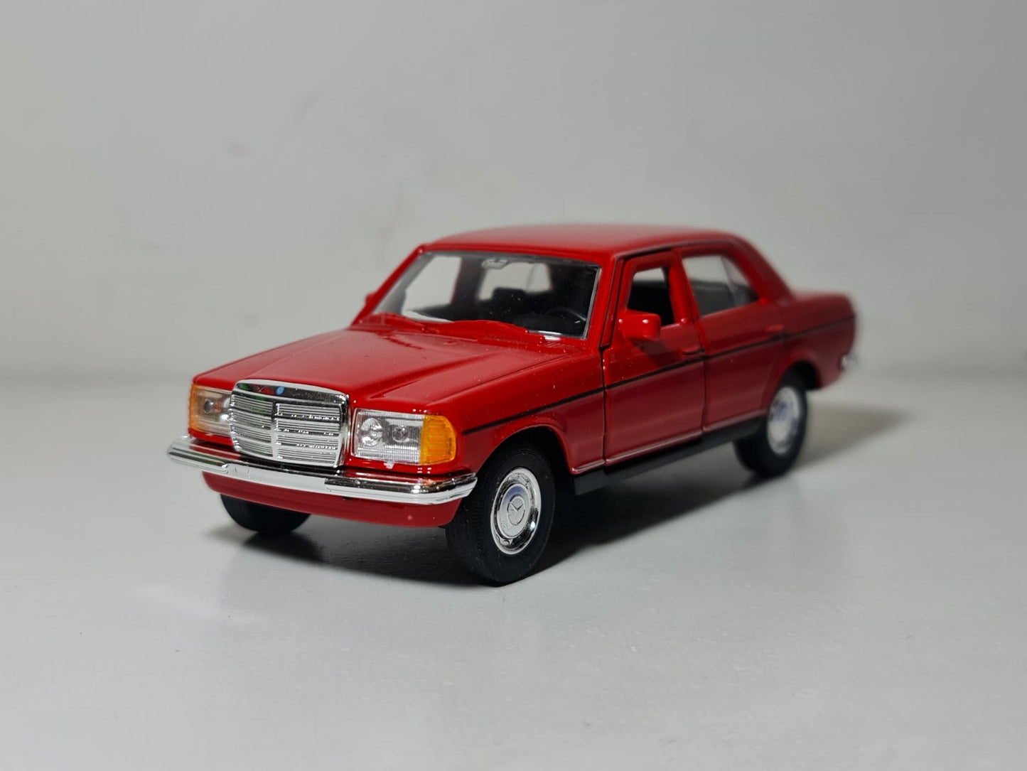 MERCEDES W123 230E