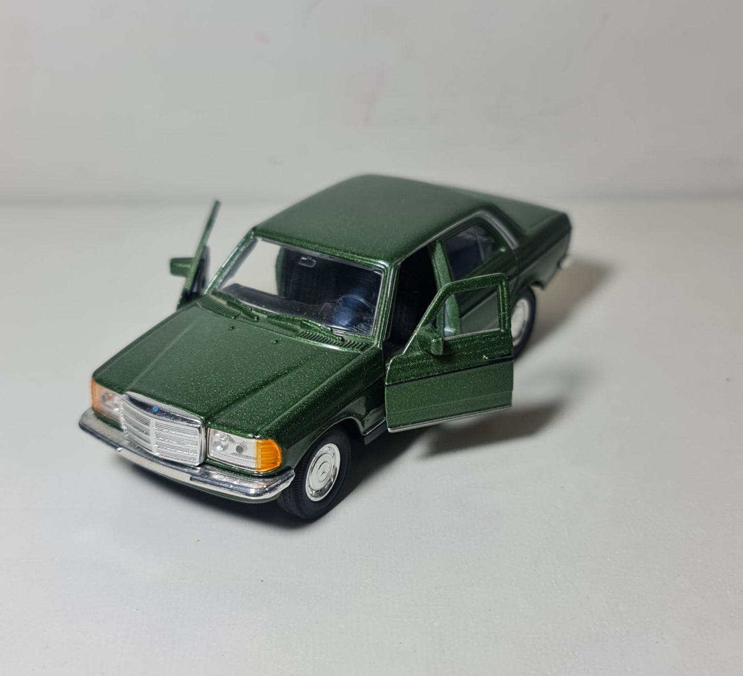MERCEDES W123 230E