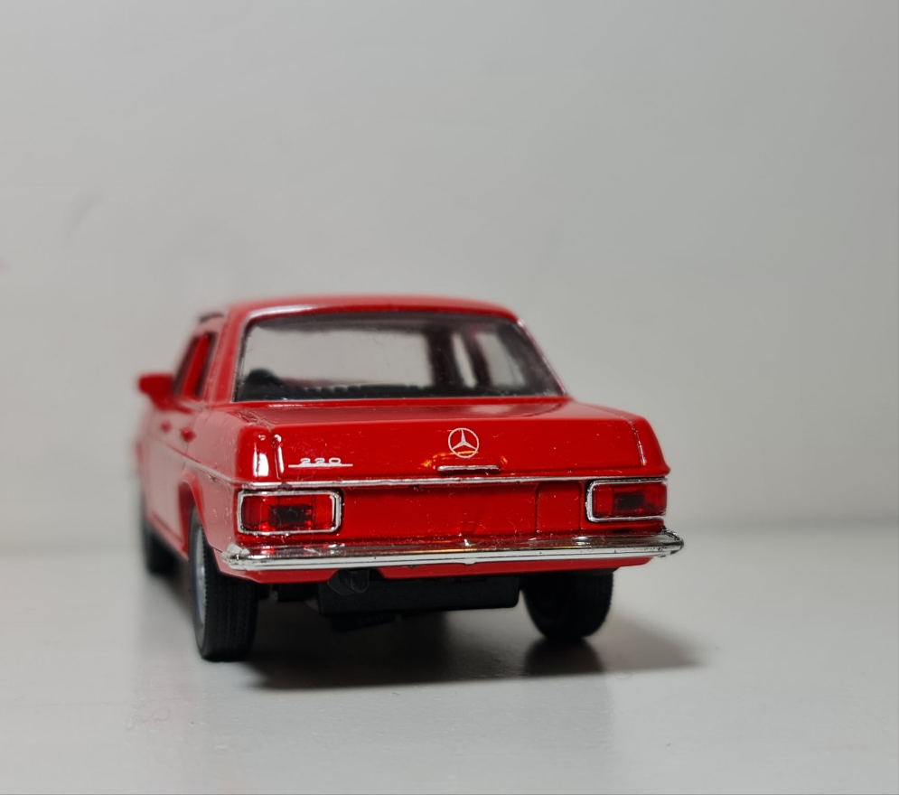 MERCEDES W115 220E