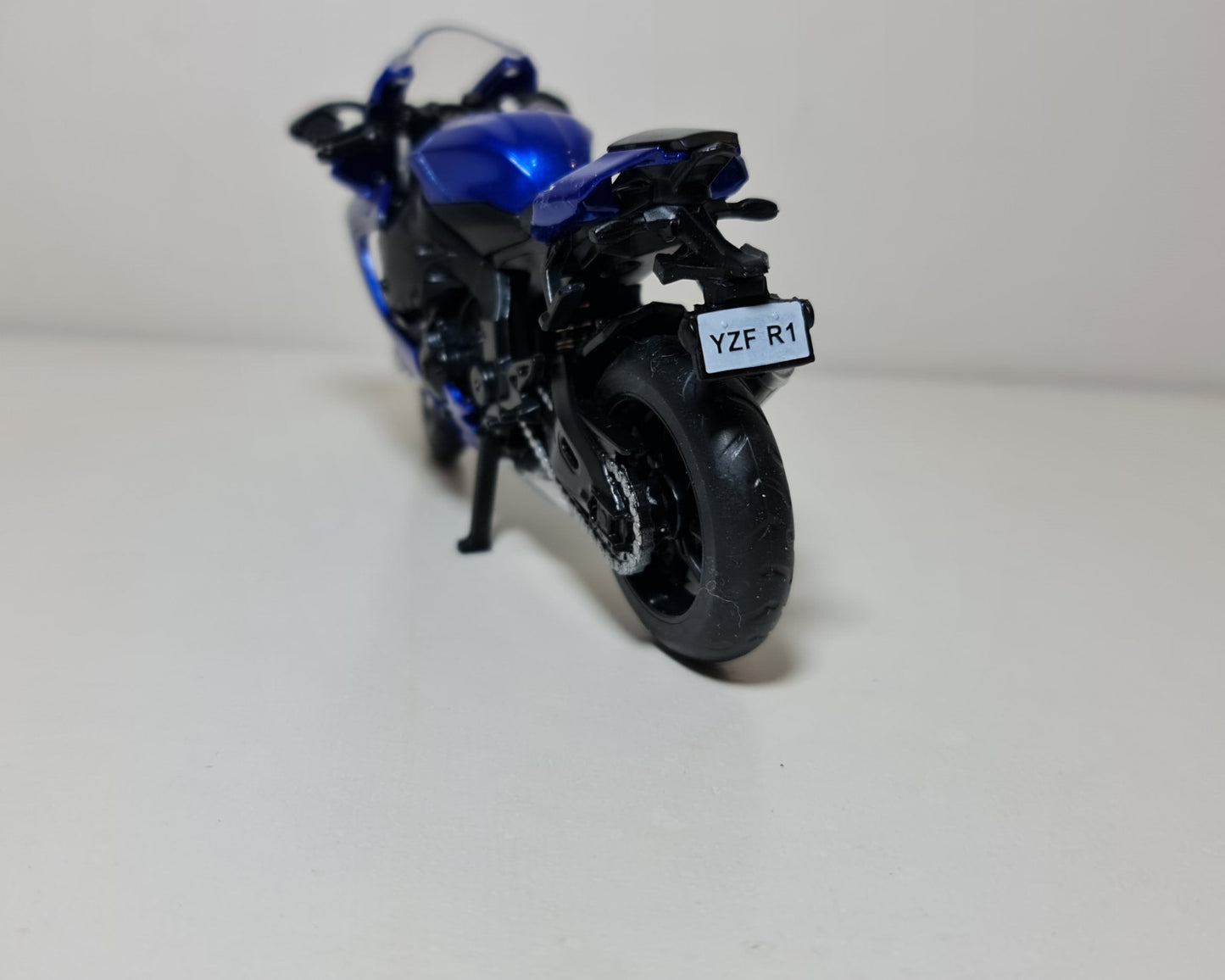 YAMAHA R1