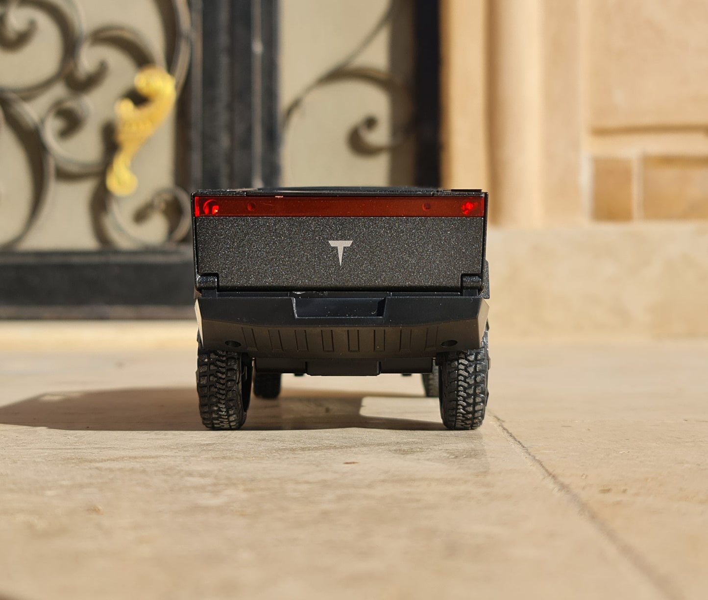 TESLA CYBERTRUCK