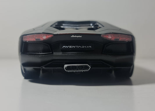 LAMBORGHINI AVENTADOR