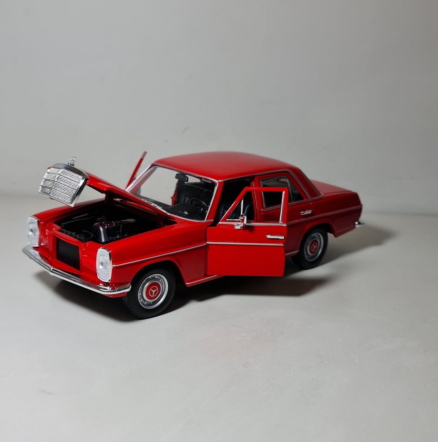 MERCEDES W115 220E