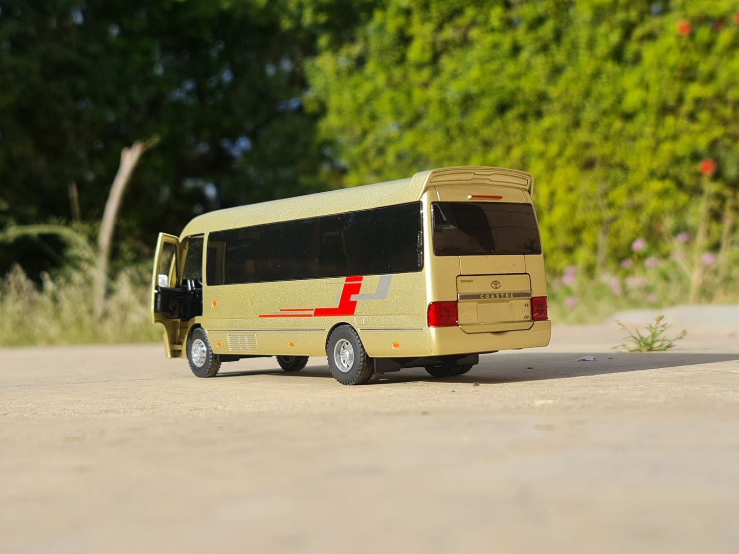 TOYOTA COASTER