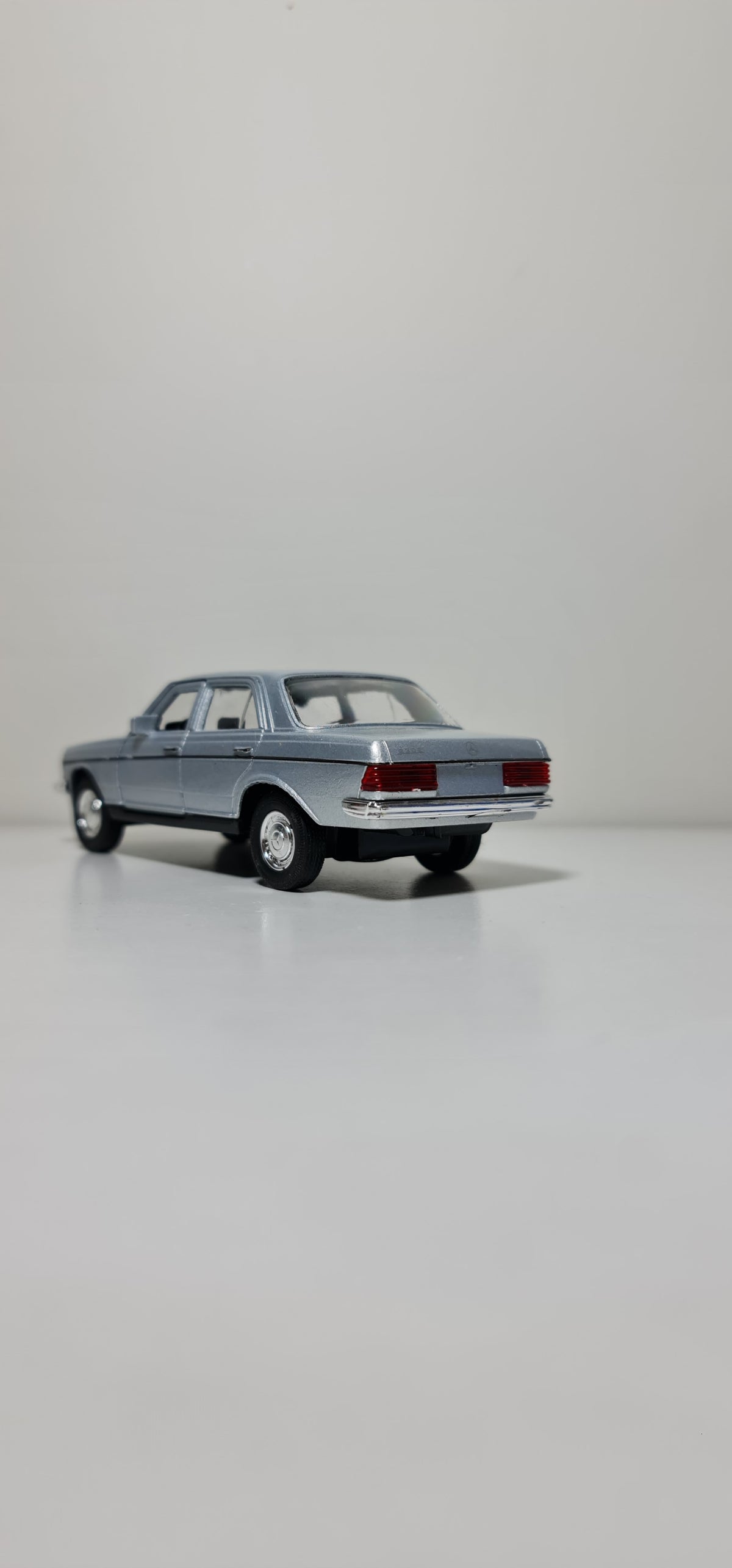 MERCEDES 230E