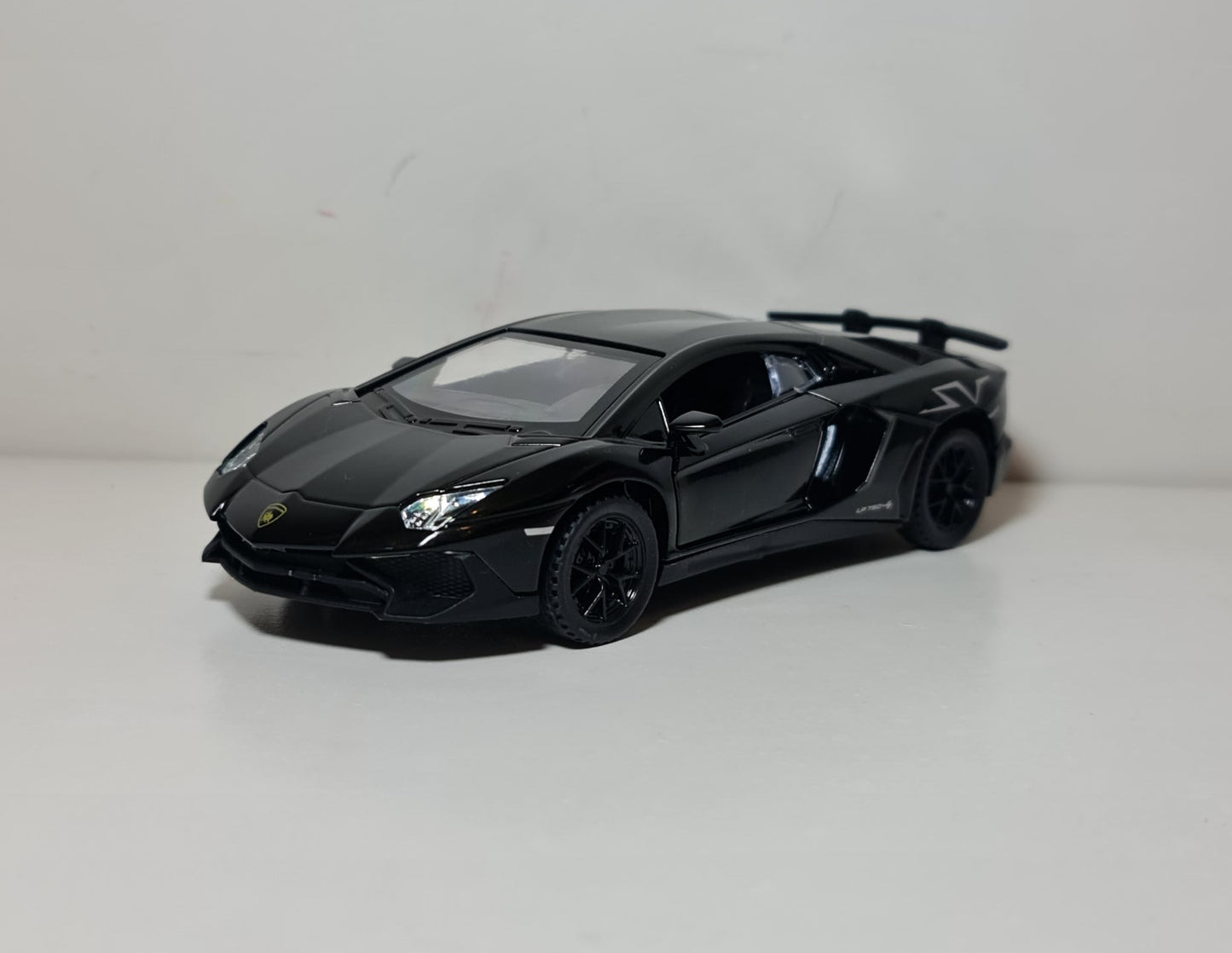 LAMBORGHINI AVENTADOR SVJ