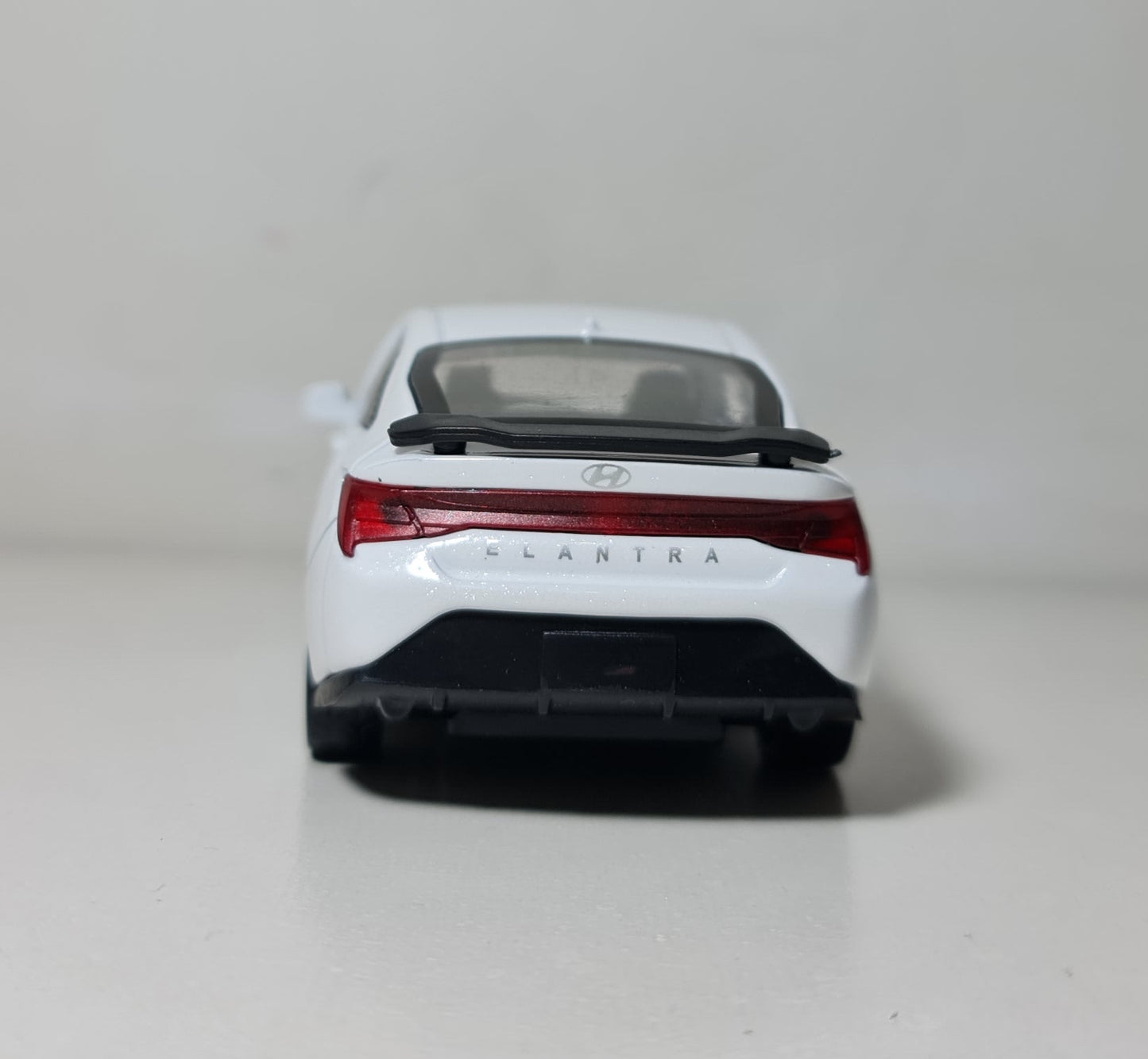 HUYANDAI ELANTRA CN7