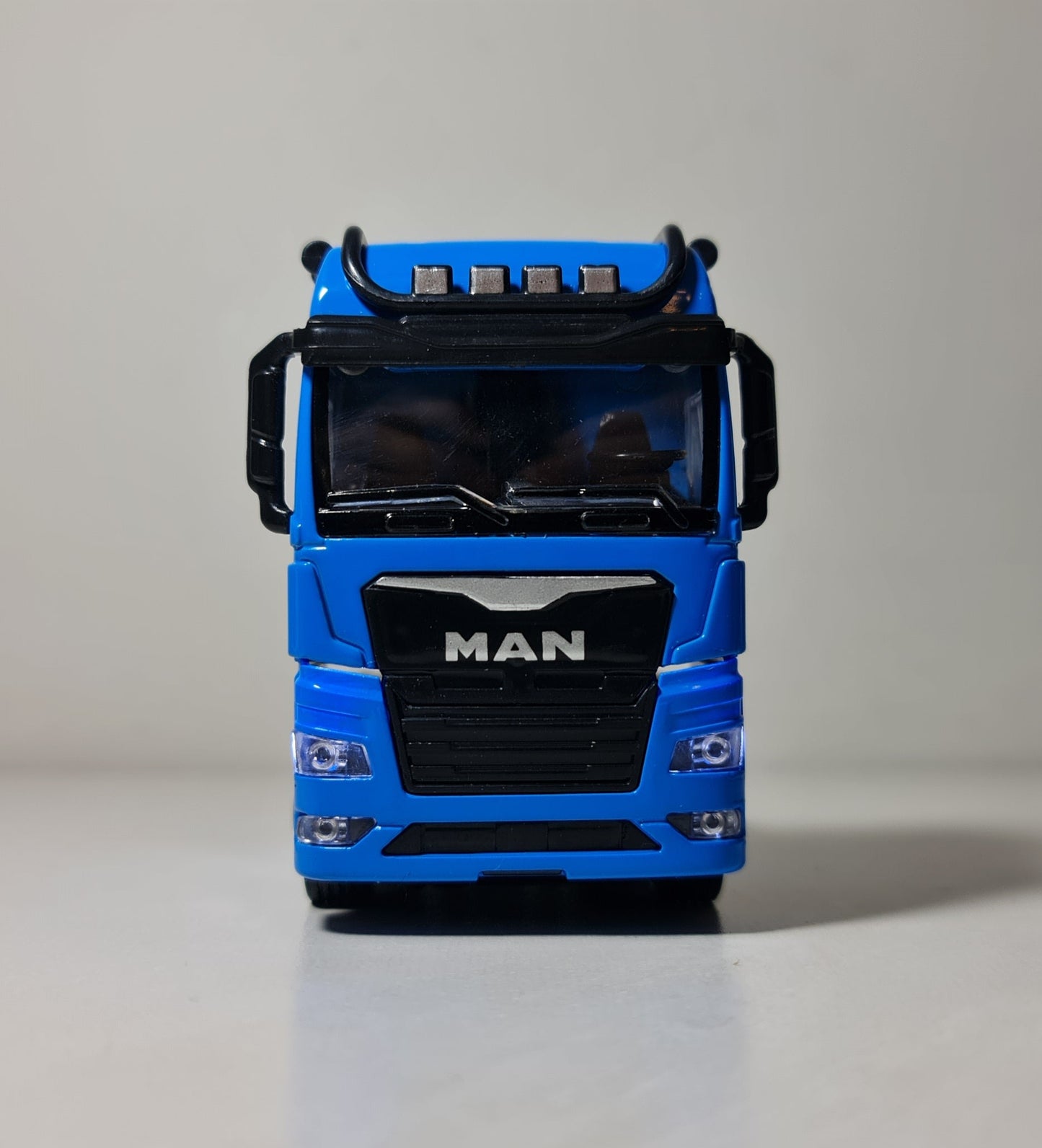 MAN CONTAINER HEAD