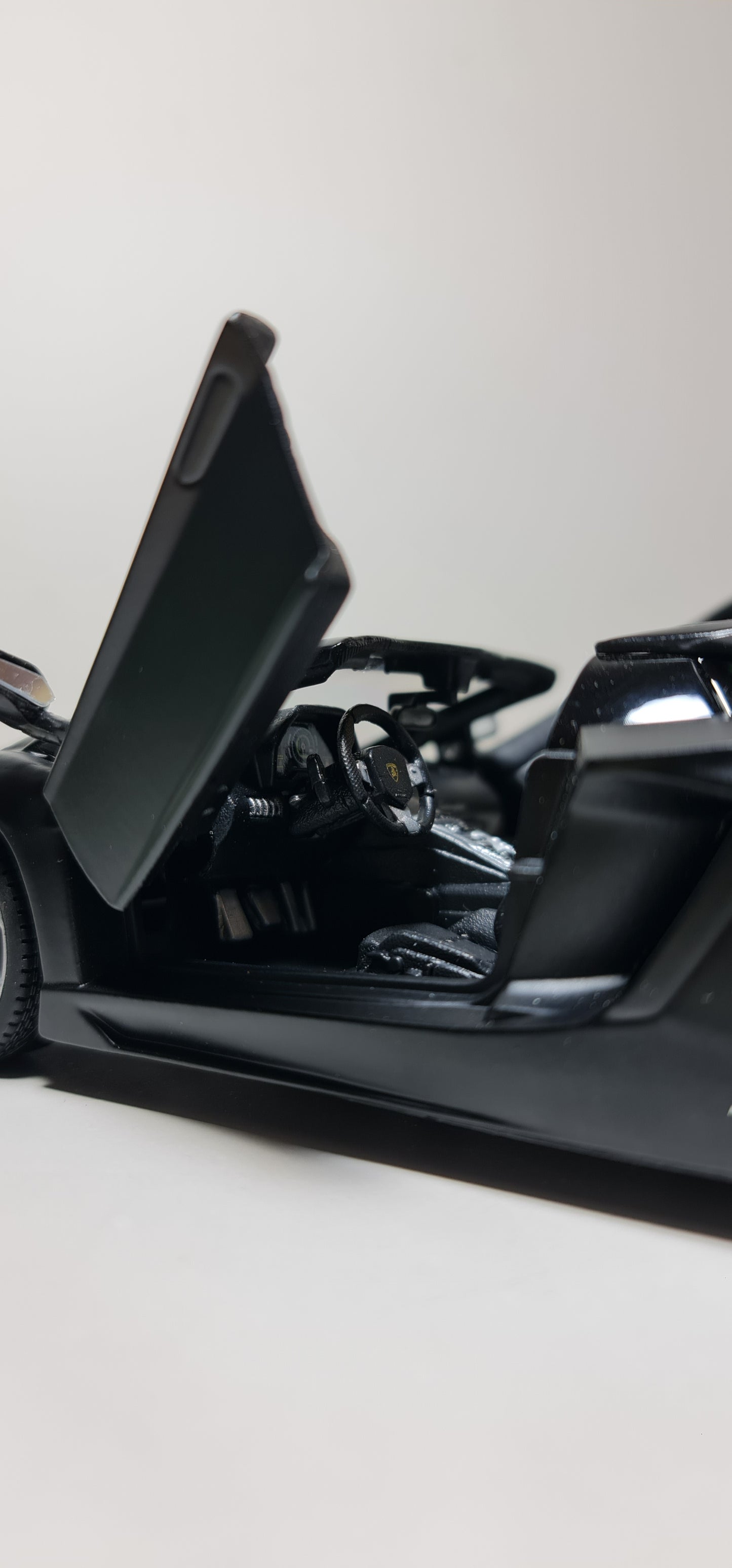 LAMBORGHINI AVENTADOR SVJ ROADSTER