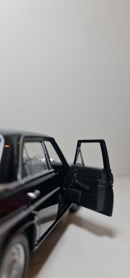 MERCEDES W115 220E