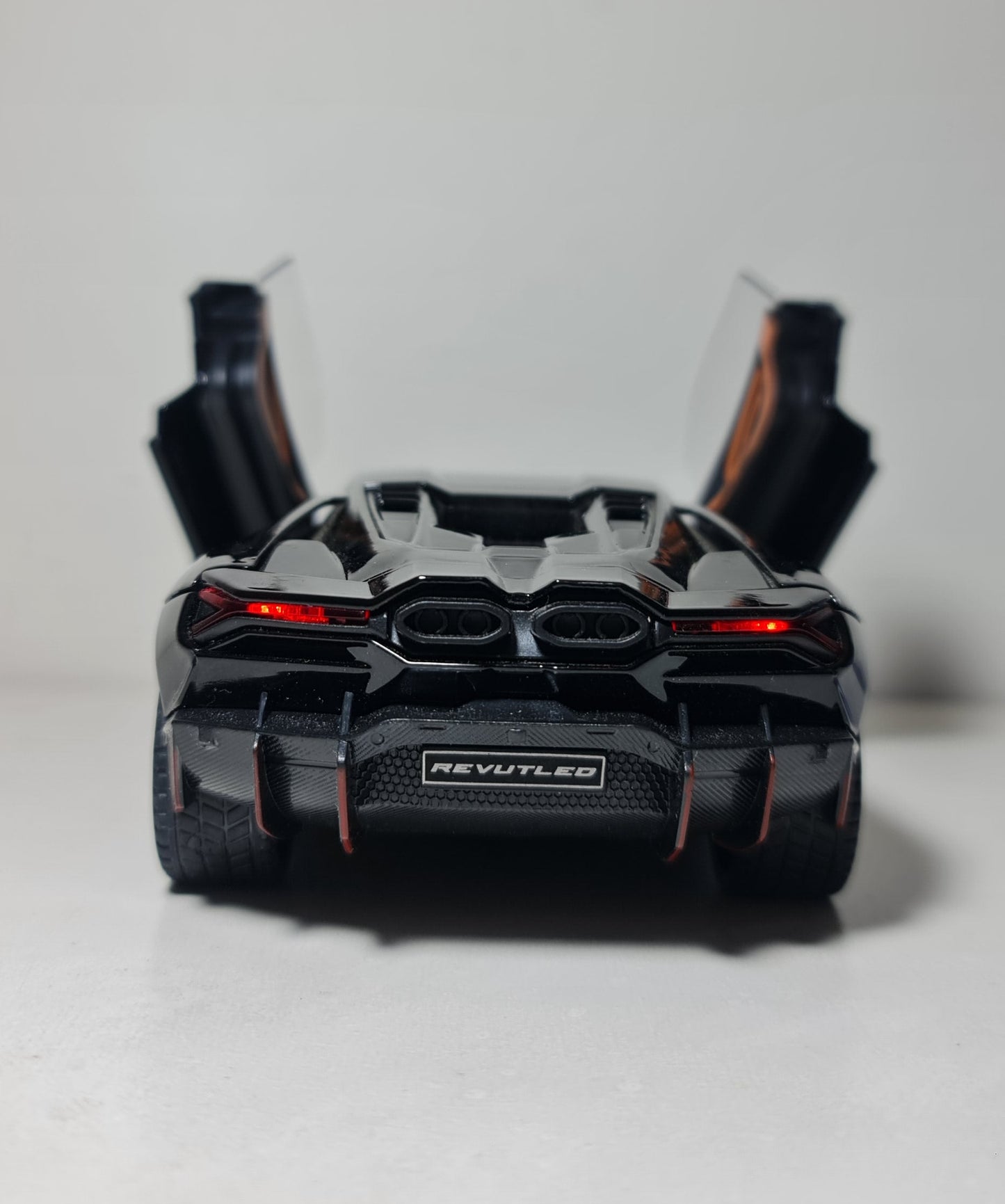 LAMBORGHINI REVUELTO