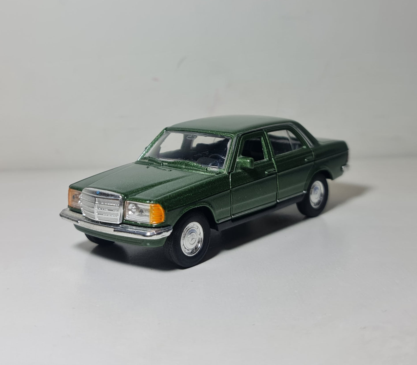 MERCEDES W123 230E