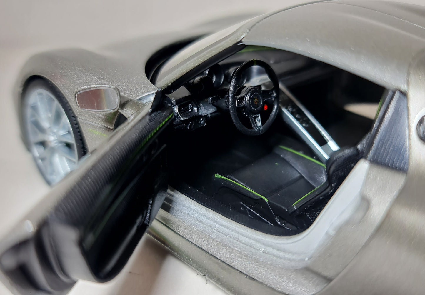 PORSCHE SPYDER 918