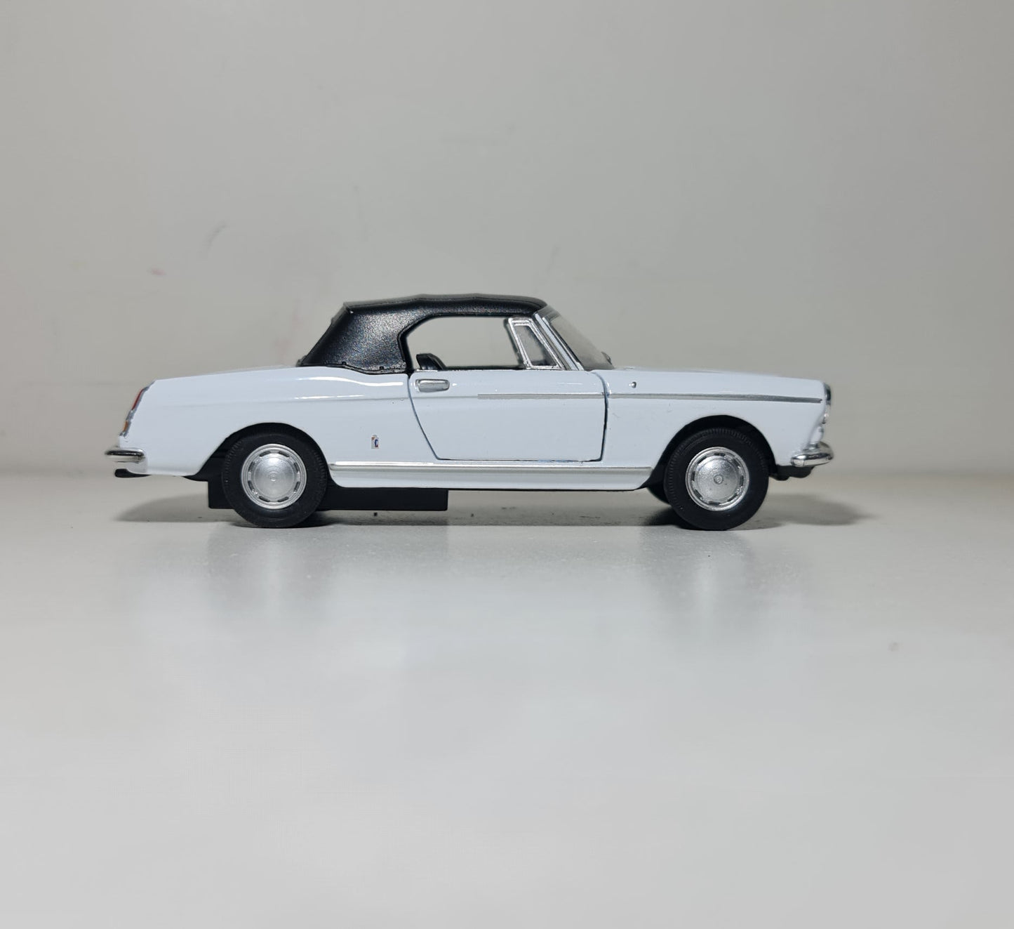 PEUGOET 404