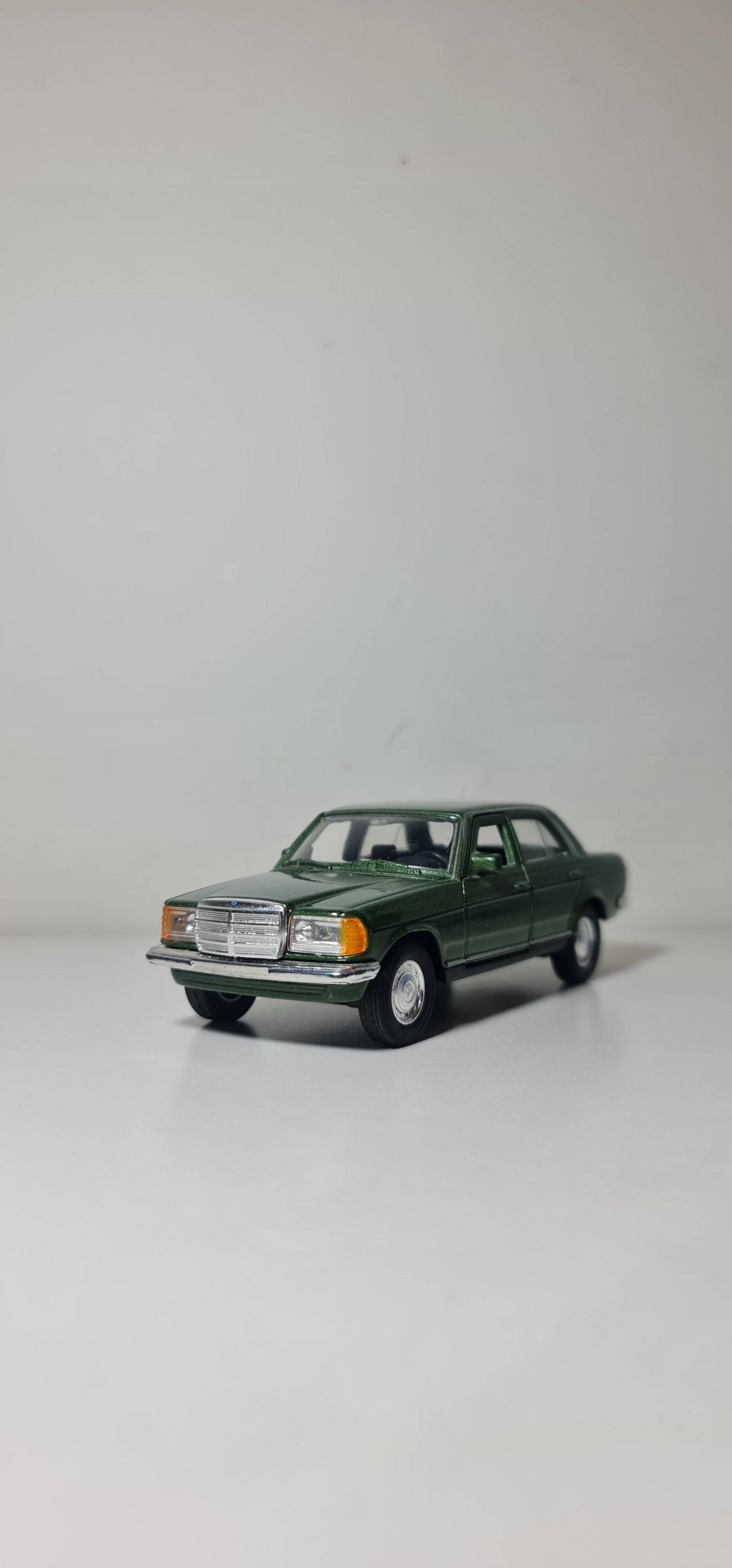 MERCEDES W123 230E