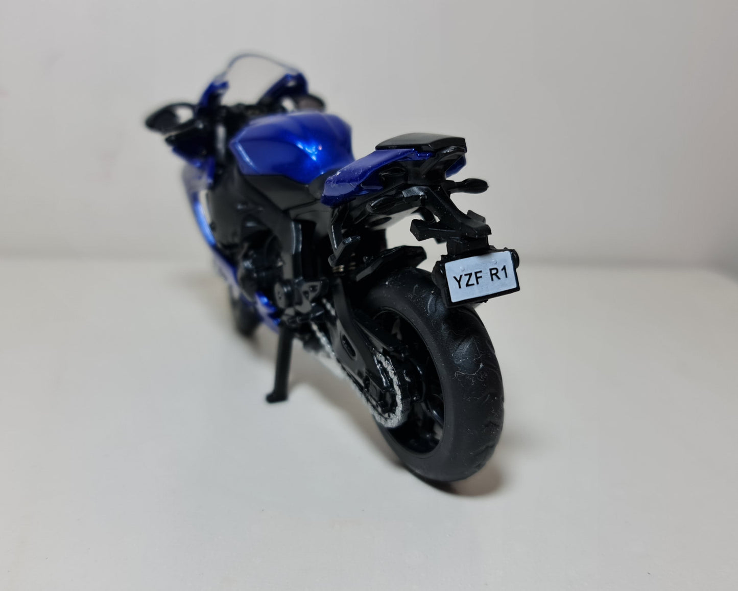 YAMAHA R1