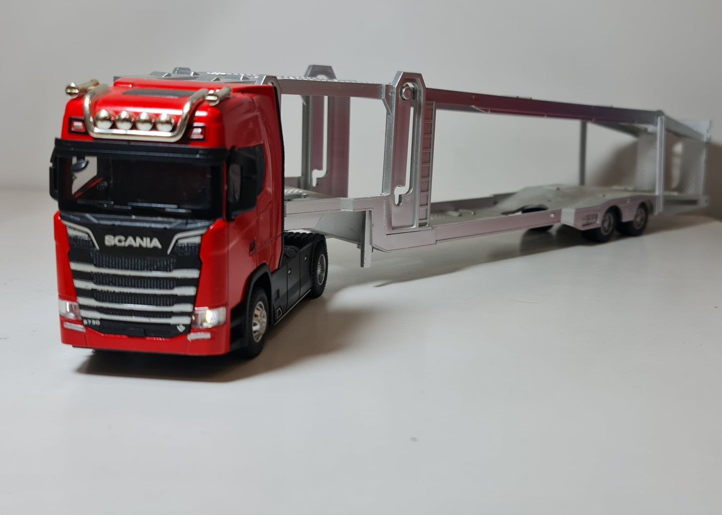 SCANIA CARS HOLDER