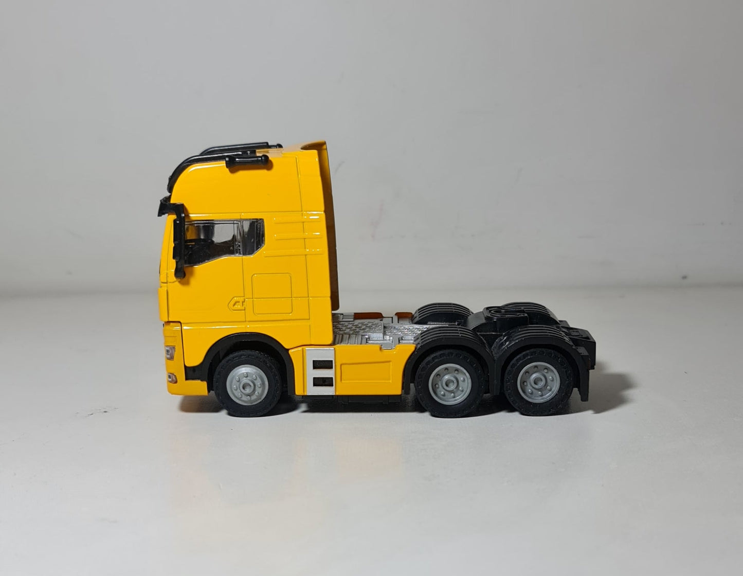 MAN CONTAINER HEAD
