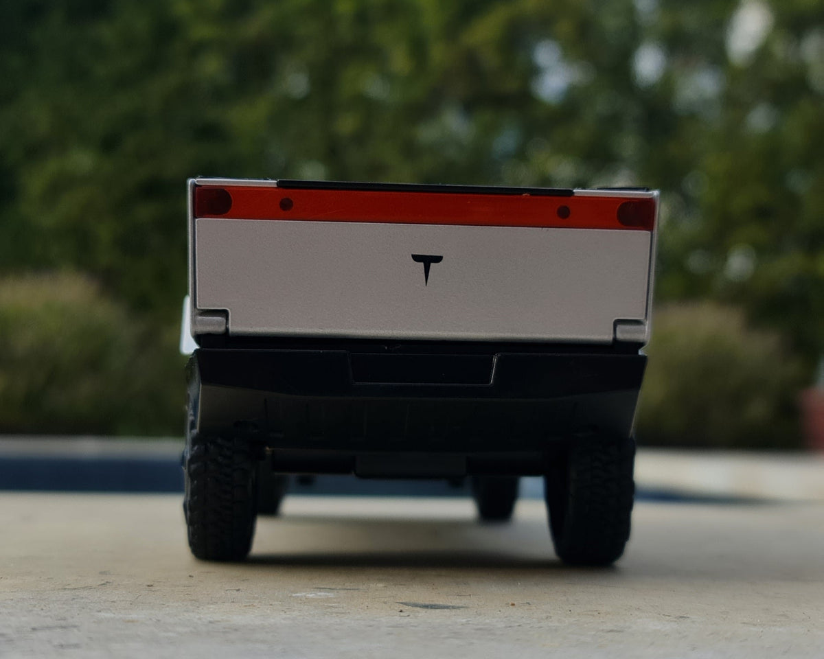 TESLA CYBERTRUCK