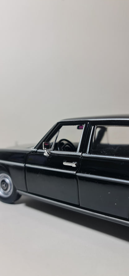 MERCEDES W115 220E