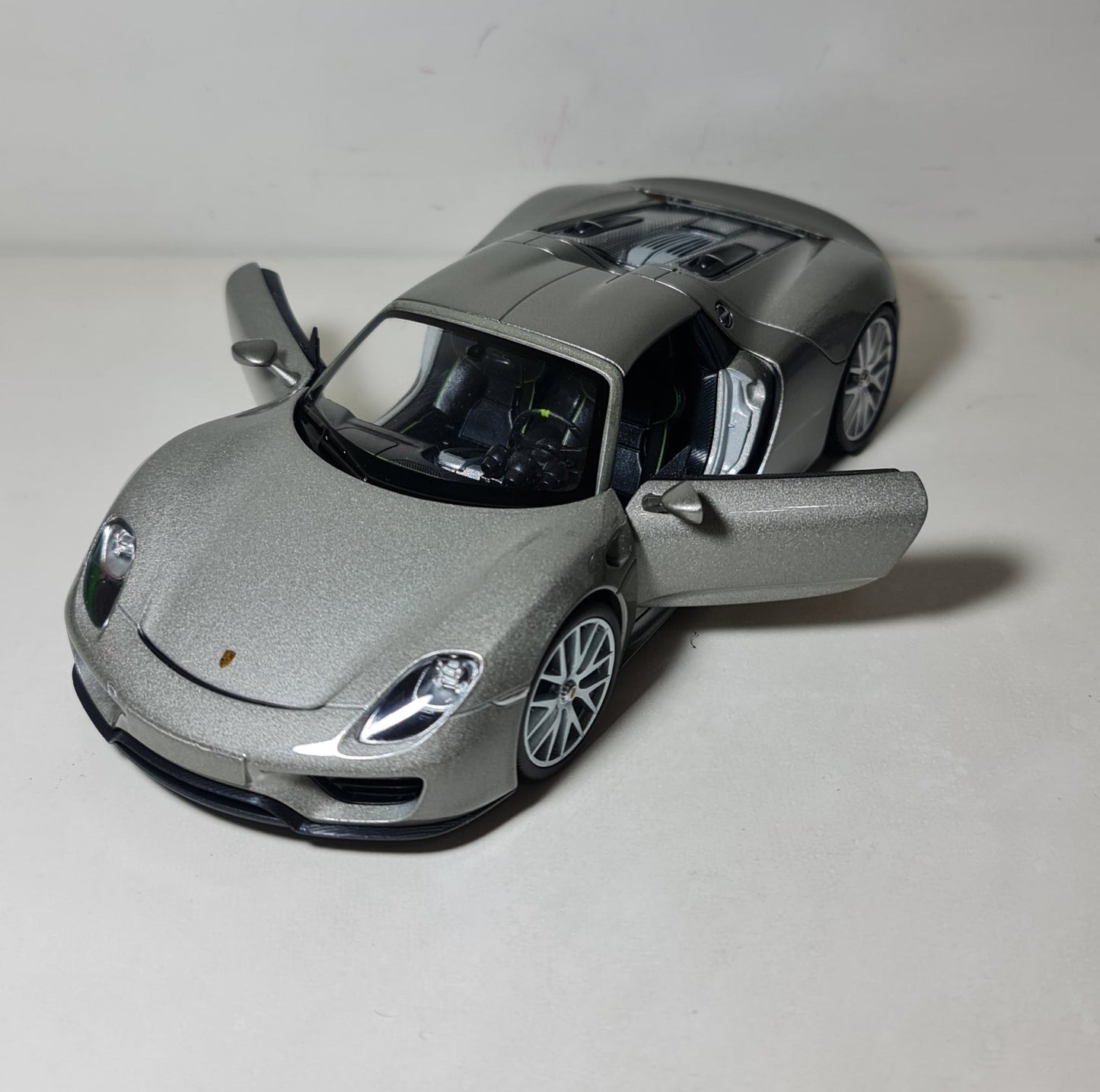 PORSCHE SPYDER 918