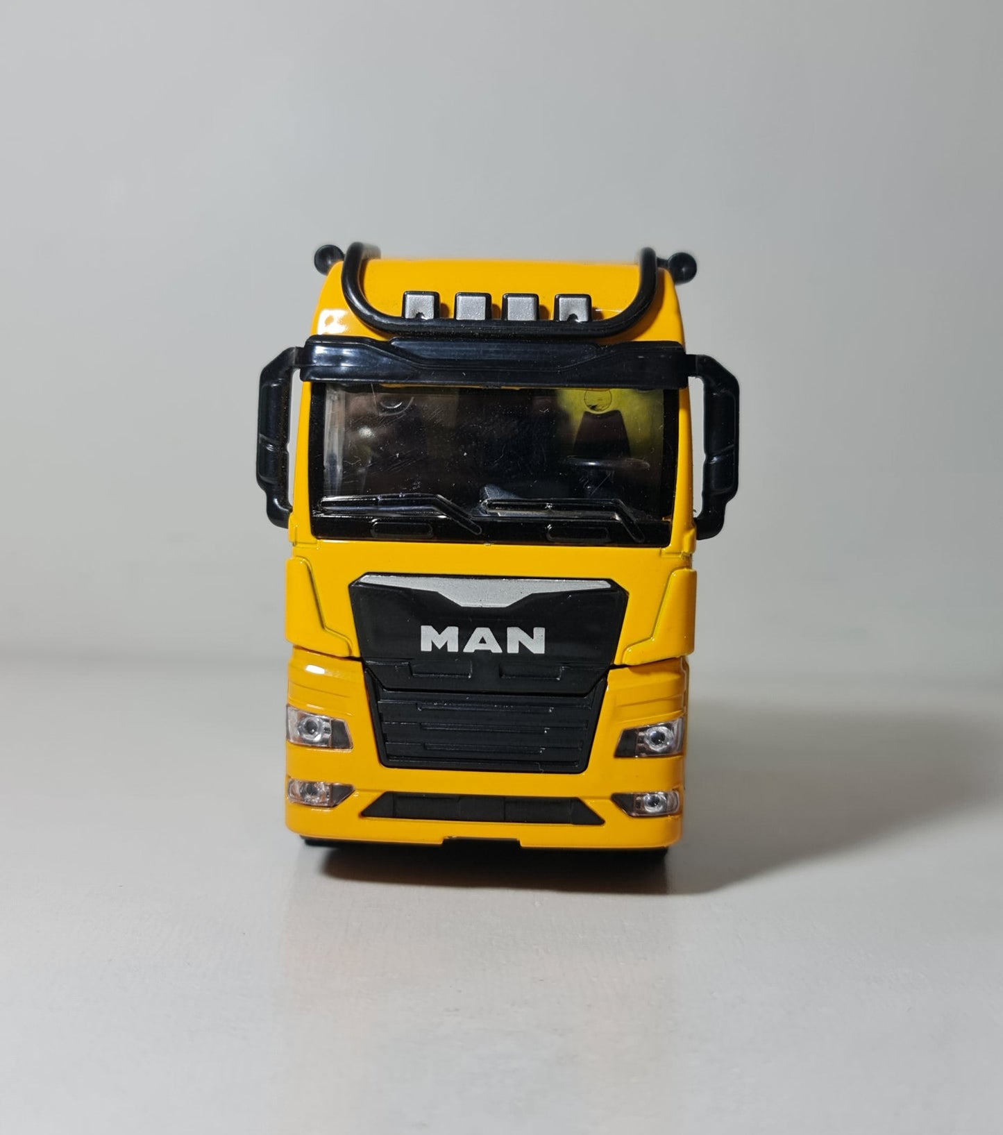 MAN CONTAINER HEAD