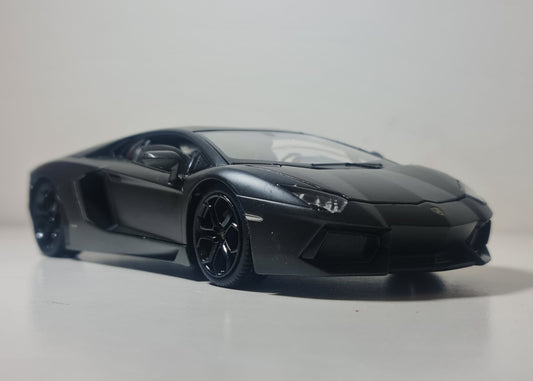 LAMBORGHINI AVENTADOR