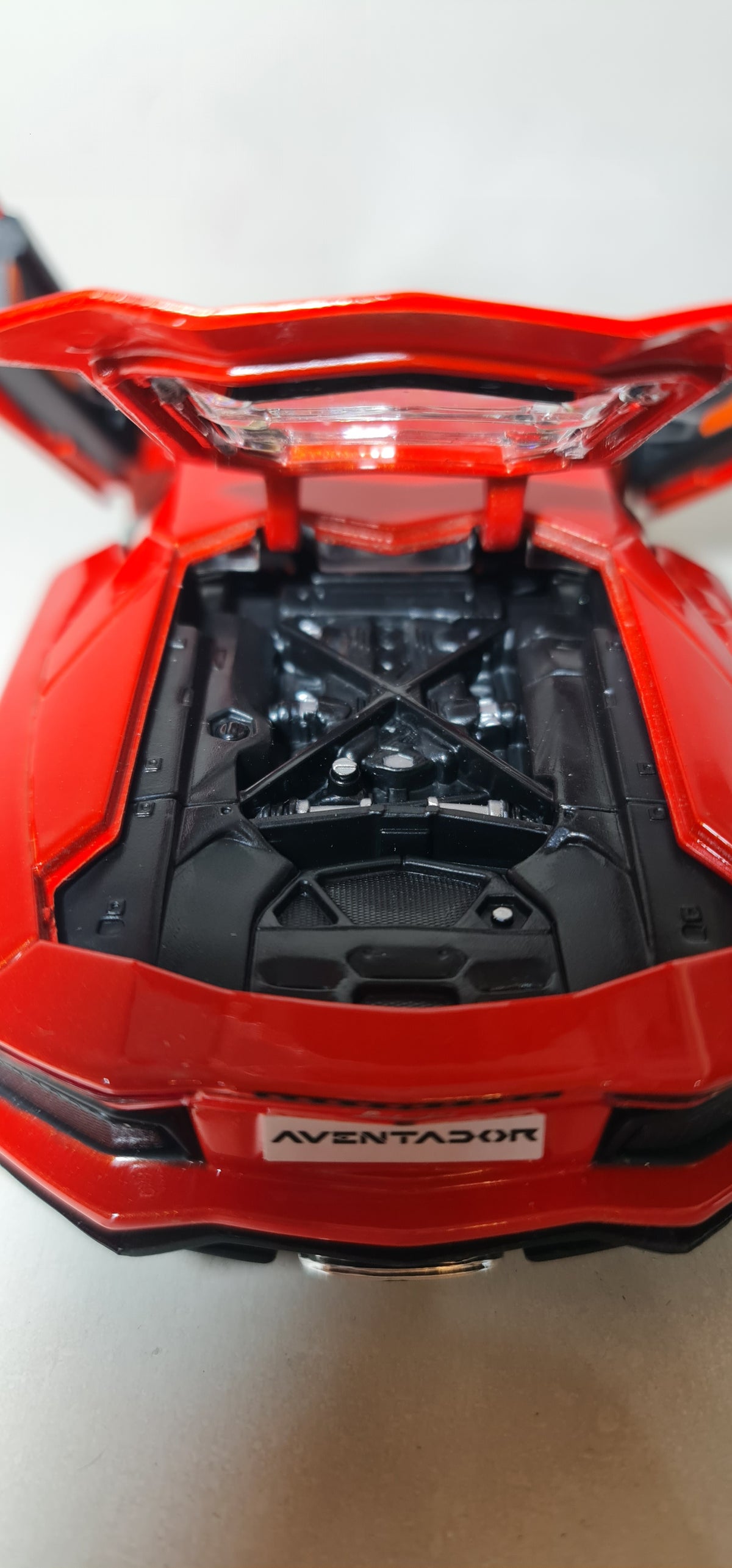 LAMBORGHINI AVENTADOR