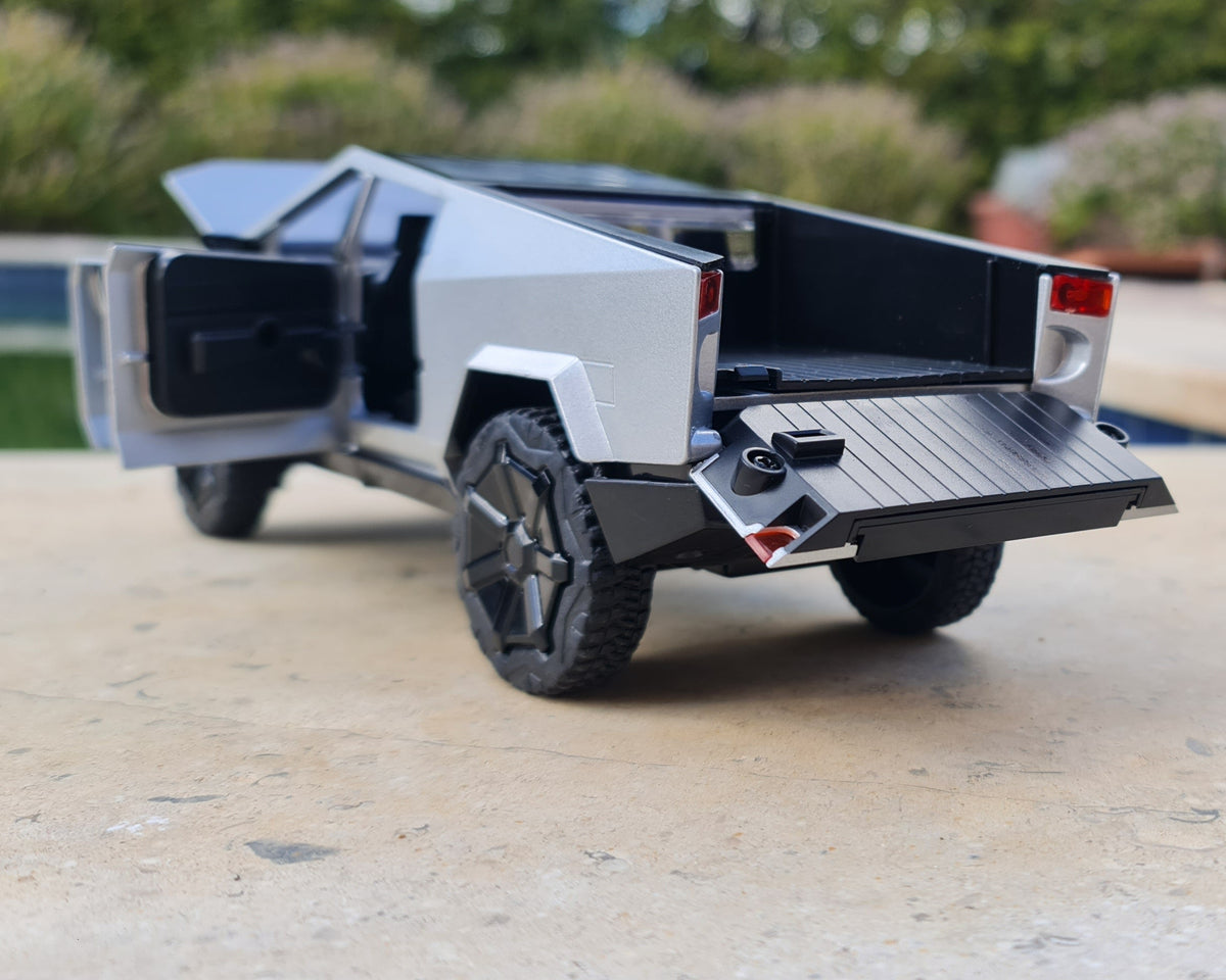 TESLA CYBERTRUCK