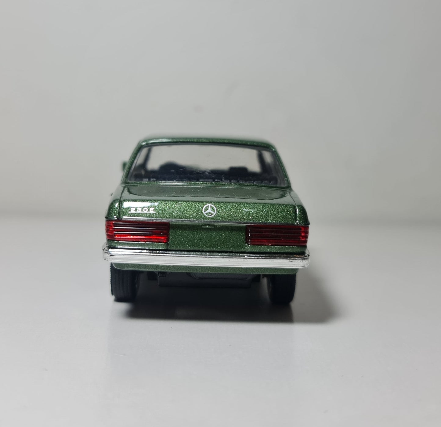 MERCEDES W123 230E