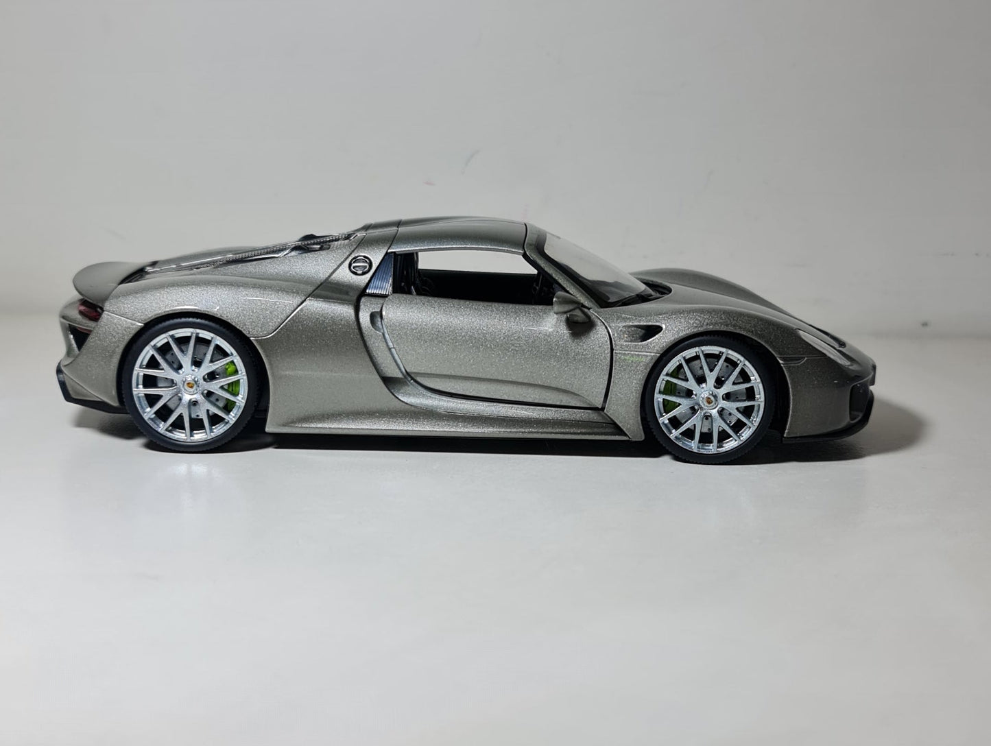 PORSCHE SPYDER 918