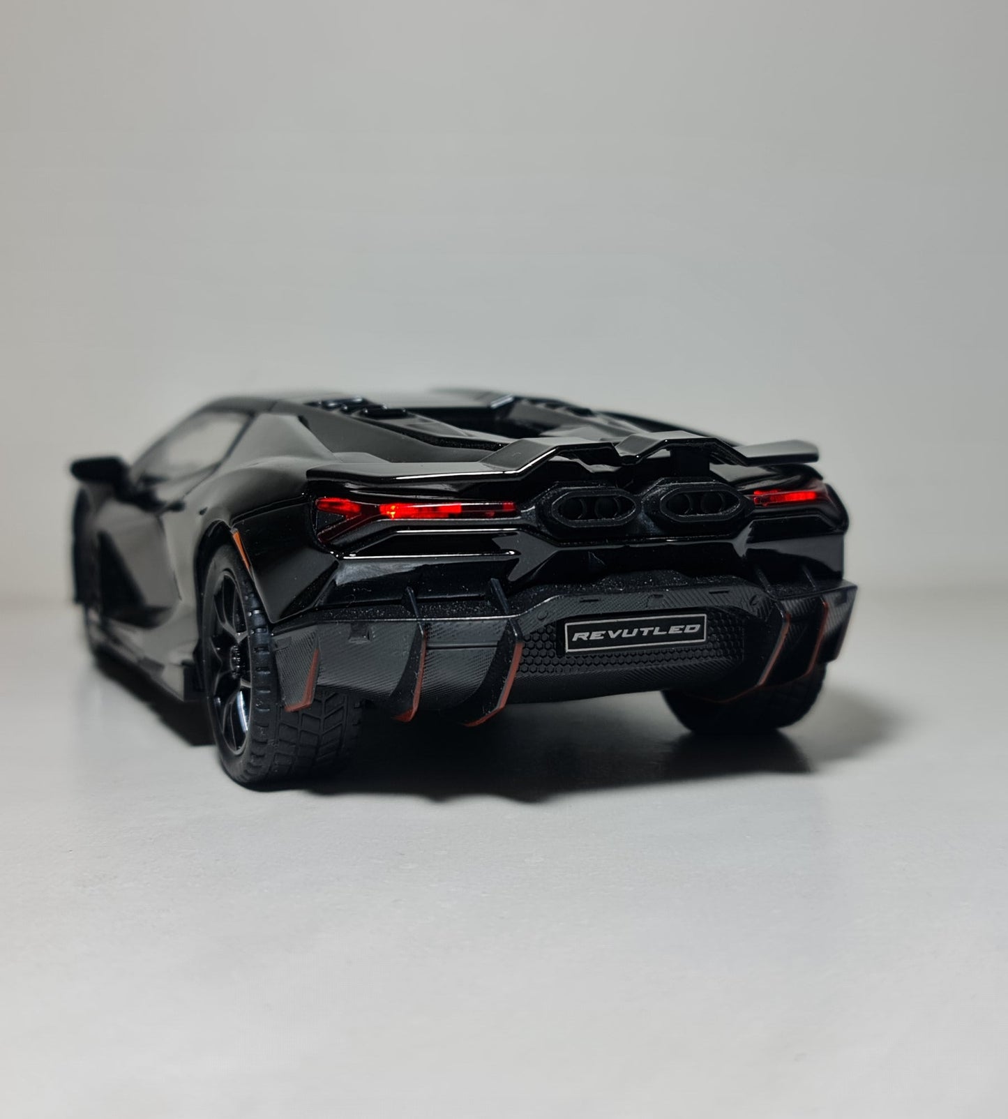 LAMBORGHINI REVUELTO