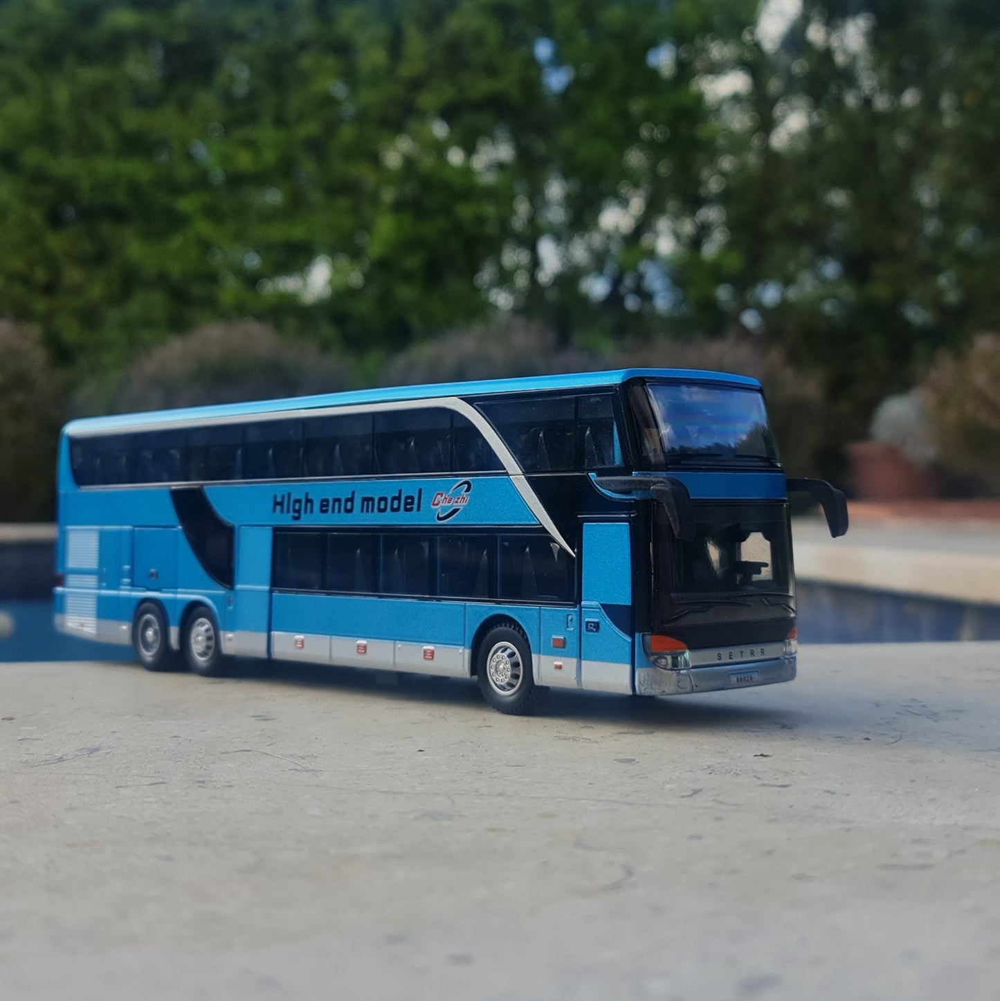 DOUBLE DECKER BUS