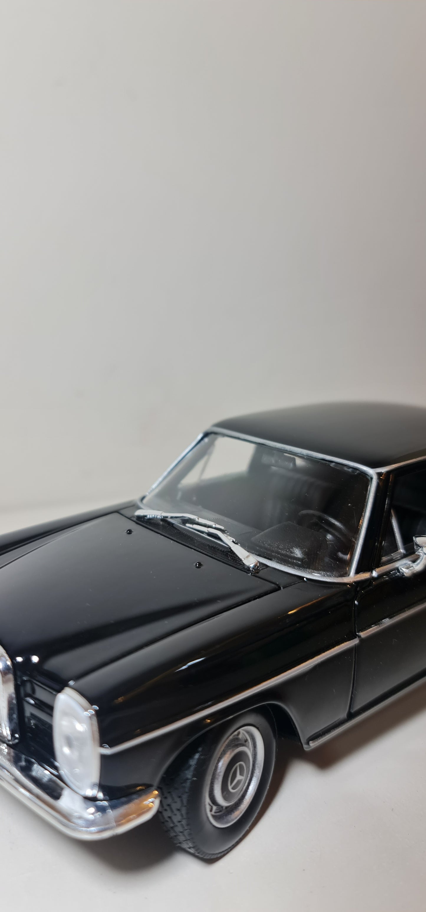 MERCEDES W115 220E