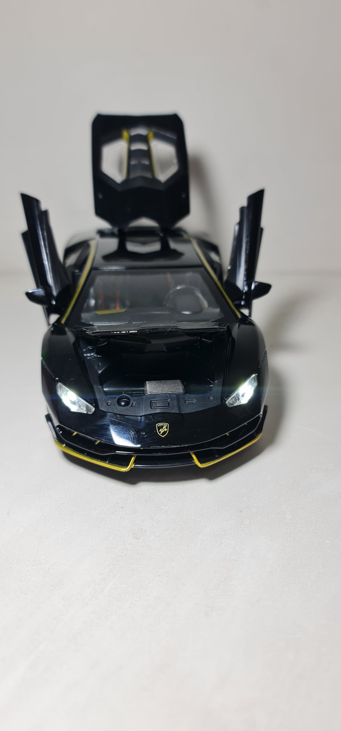 LAMBORGHINI CENTENARIO