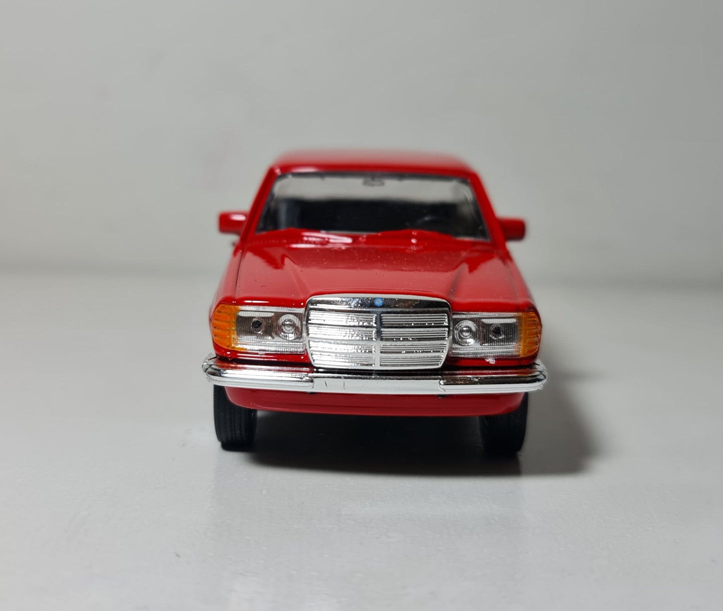 MERCEDES W123 230E