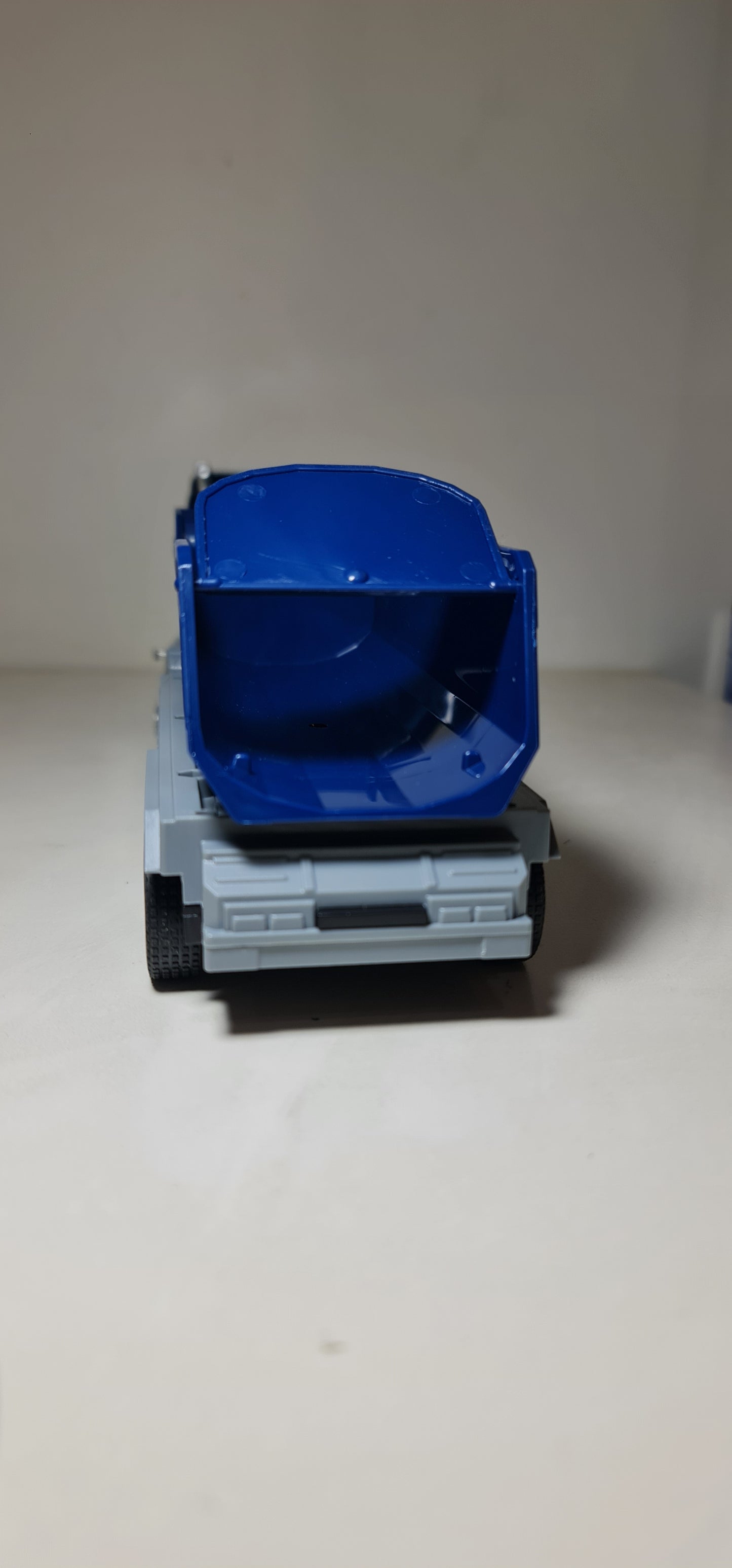 IVECO SAND DUMPER CAR