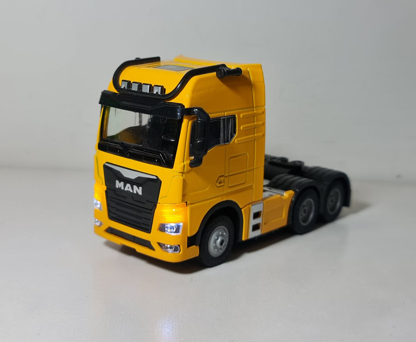 MAN CONTAINER HEAD