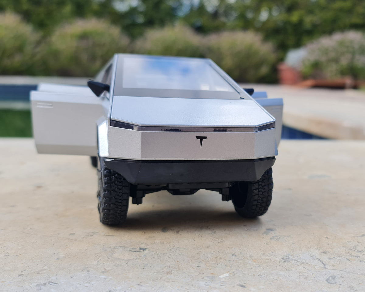 TESLA CYBERTRUCK
