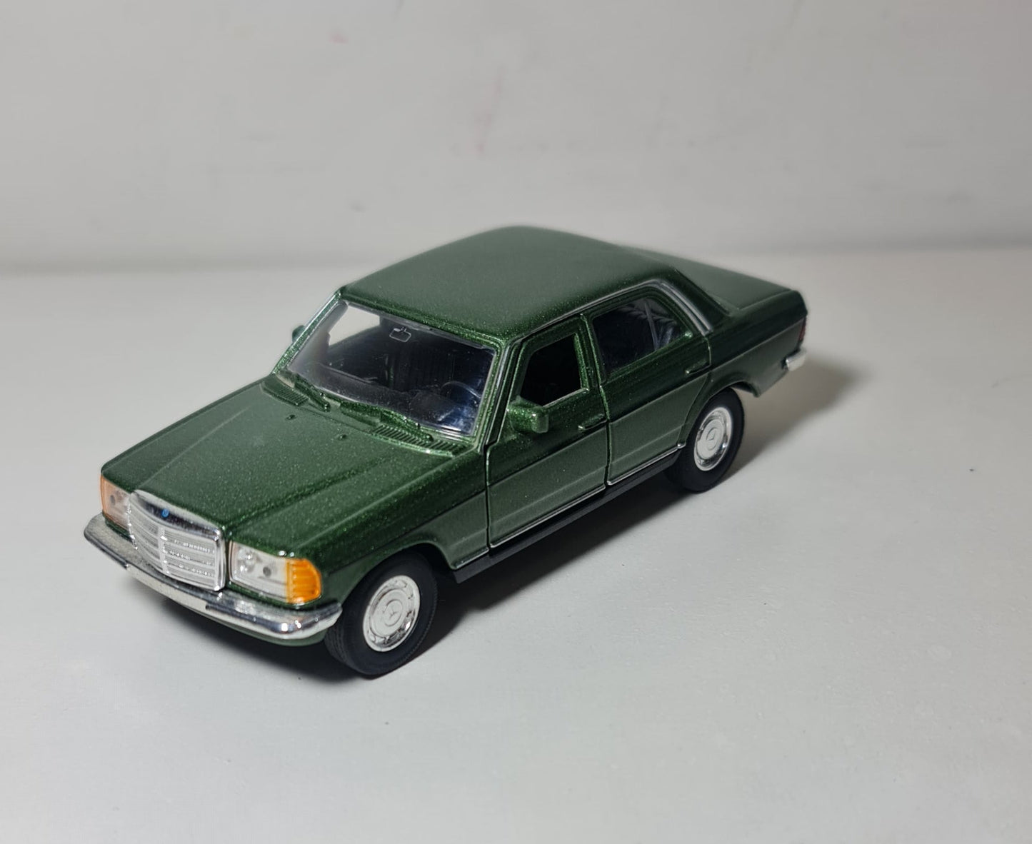 MERCEDES W123 230E