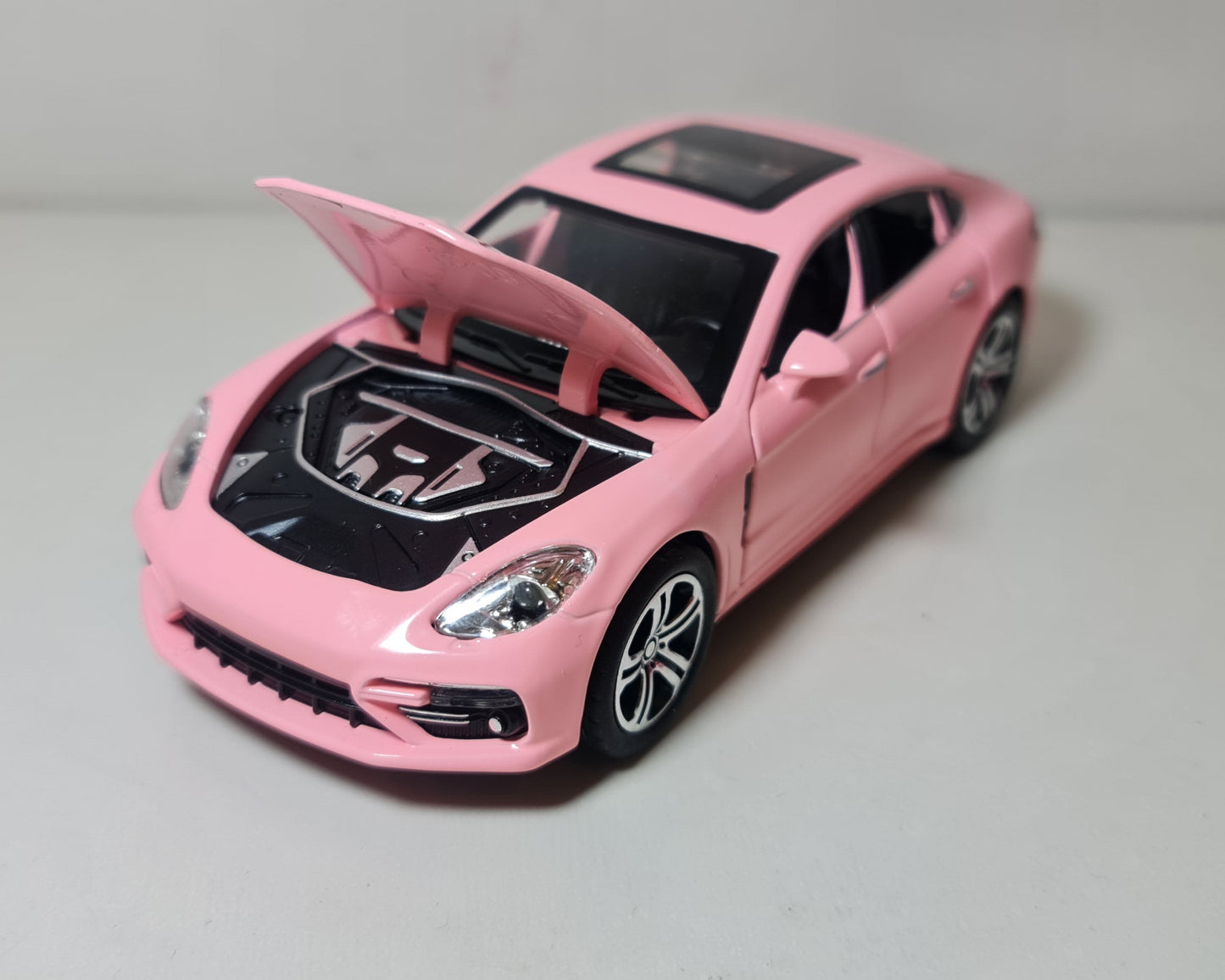 PORSCHE PANAMERA (PINK EDITION)