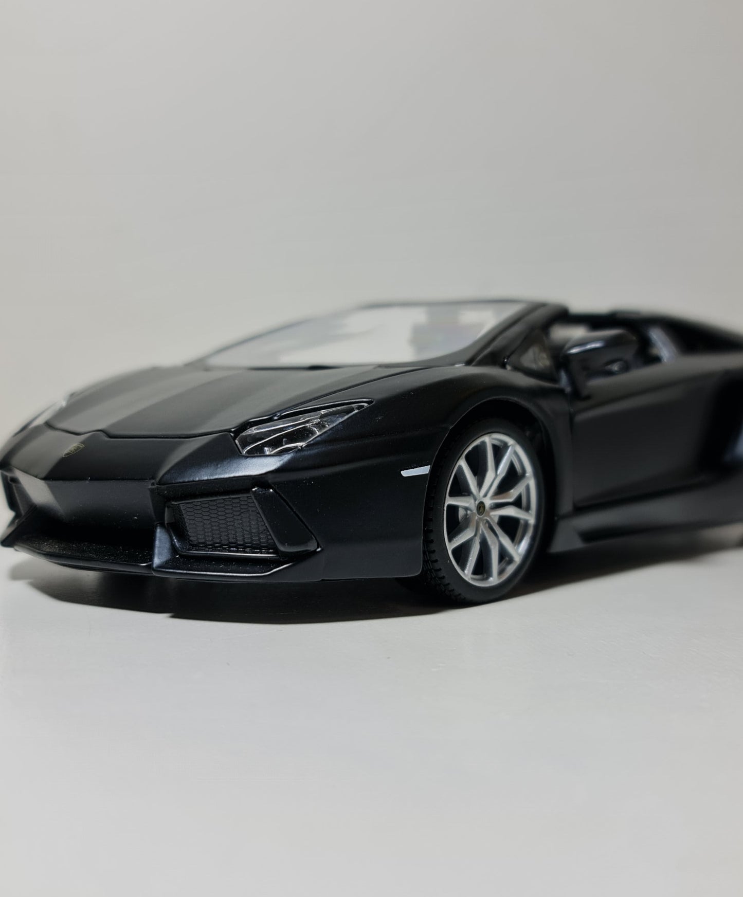 LAMBORGHINI AVENTADOR SVJ ROADSTER