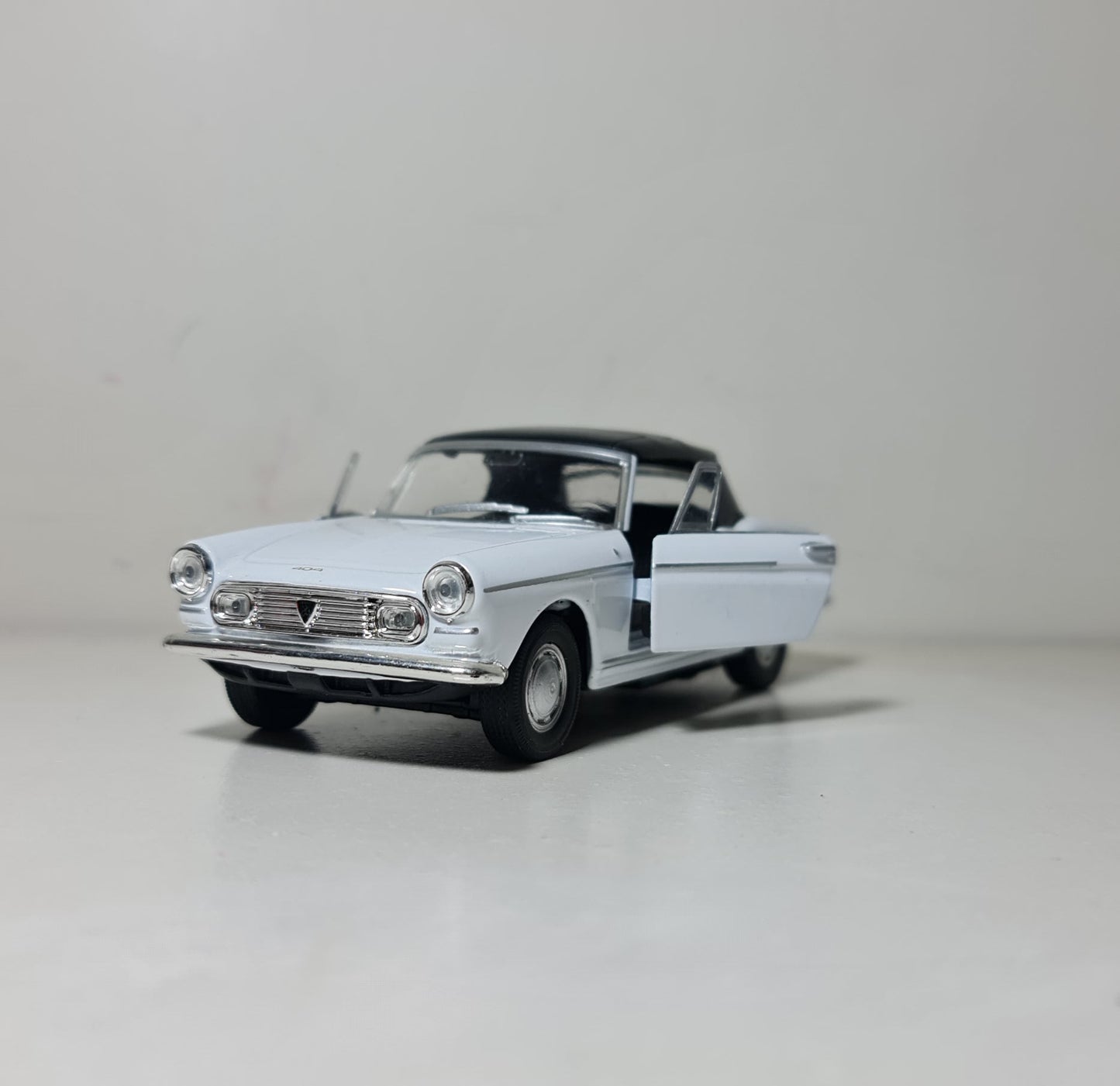PEUGOET 404