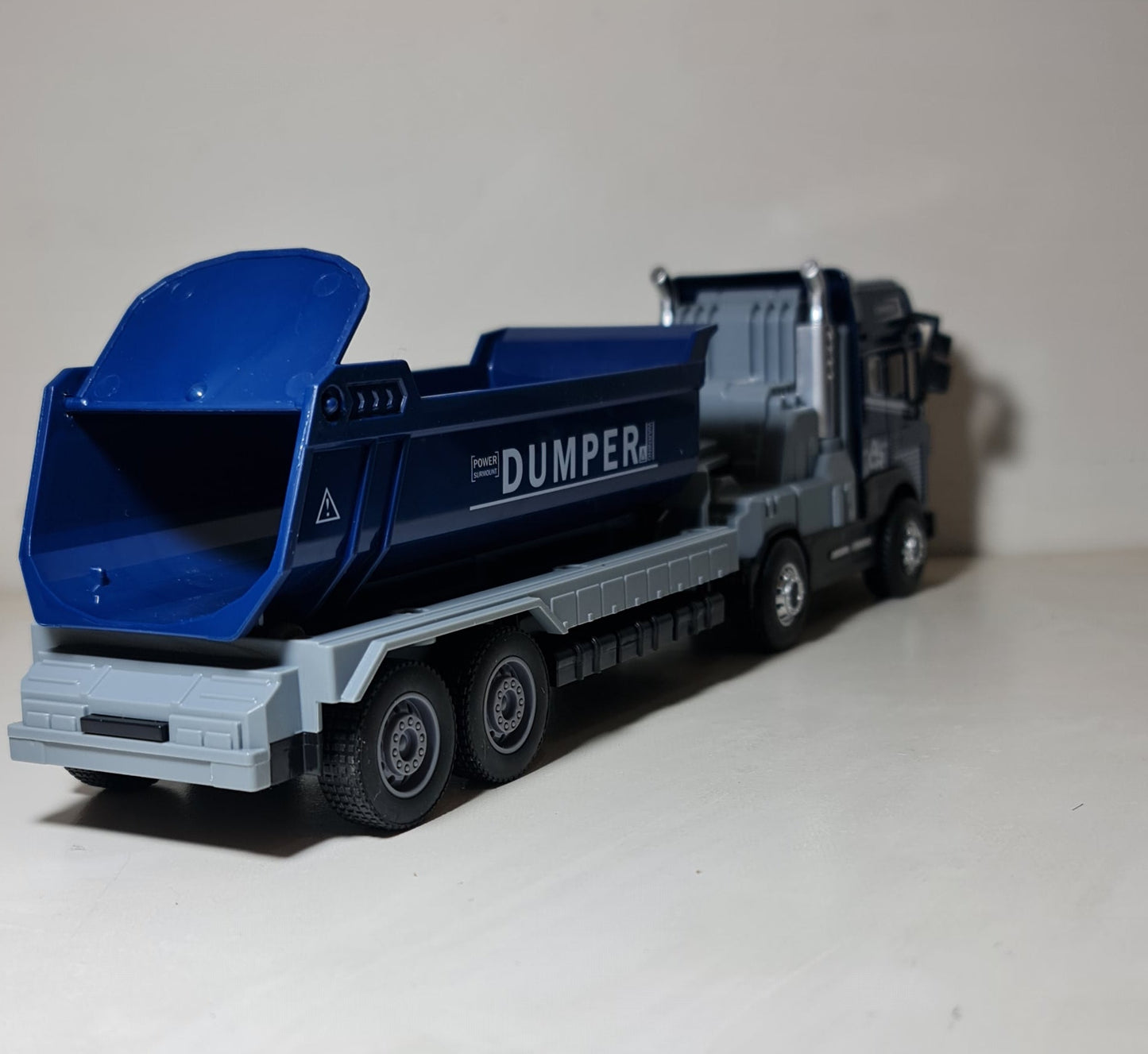 IVECO SAND DUMPER CAR