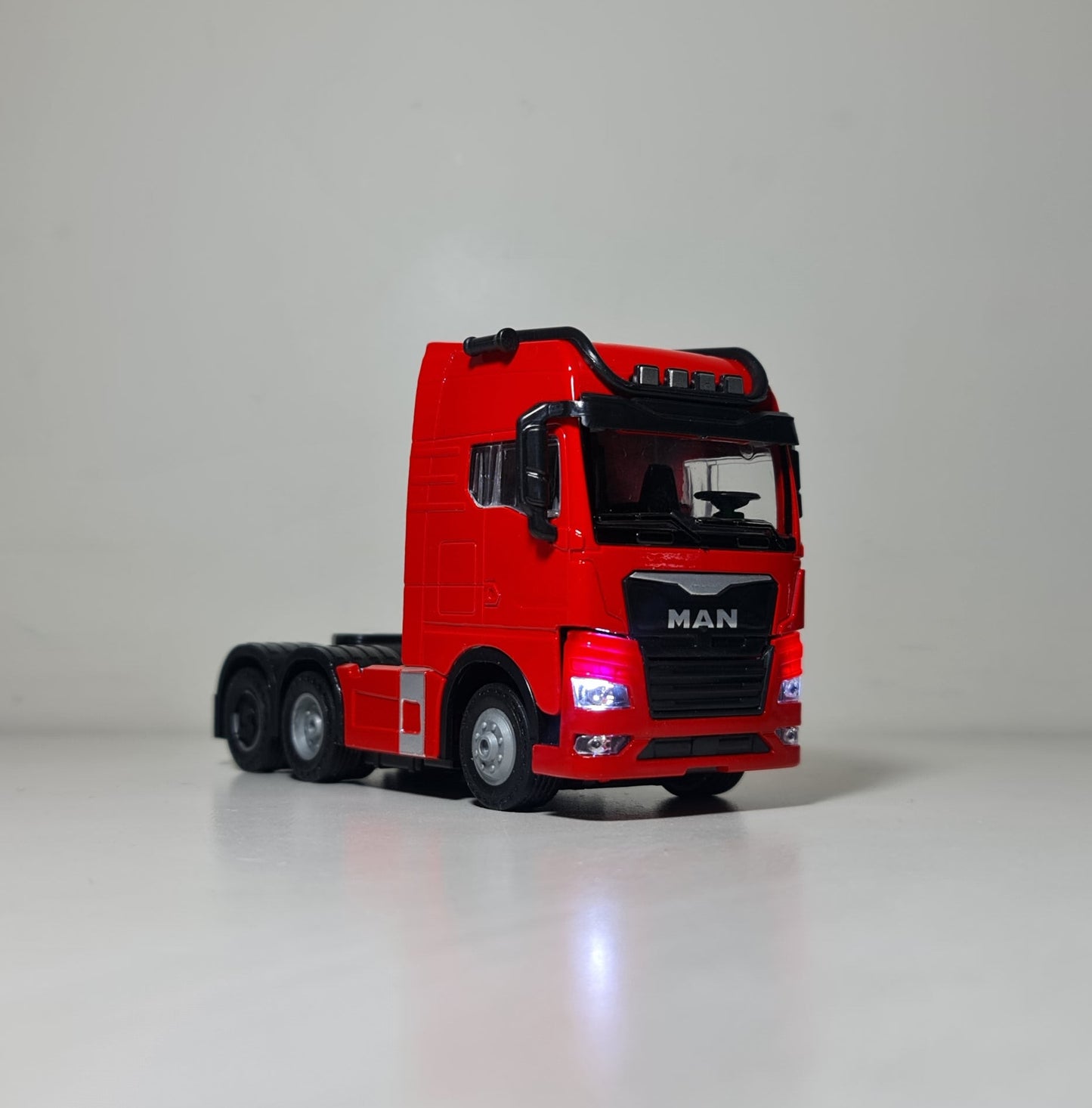 MAN CONTAINER HEAD