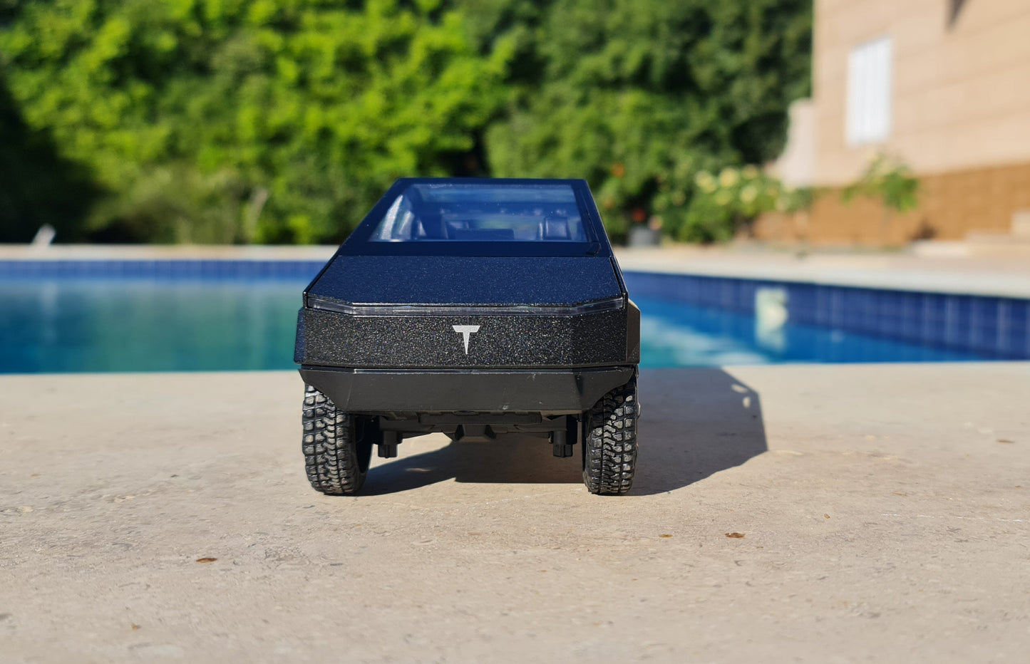 TESLA CYBERTRUCK