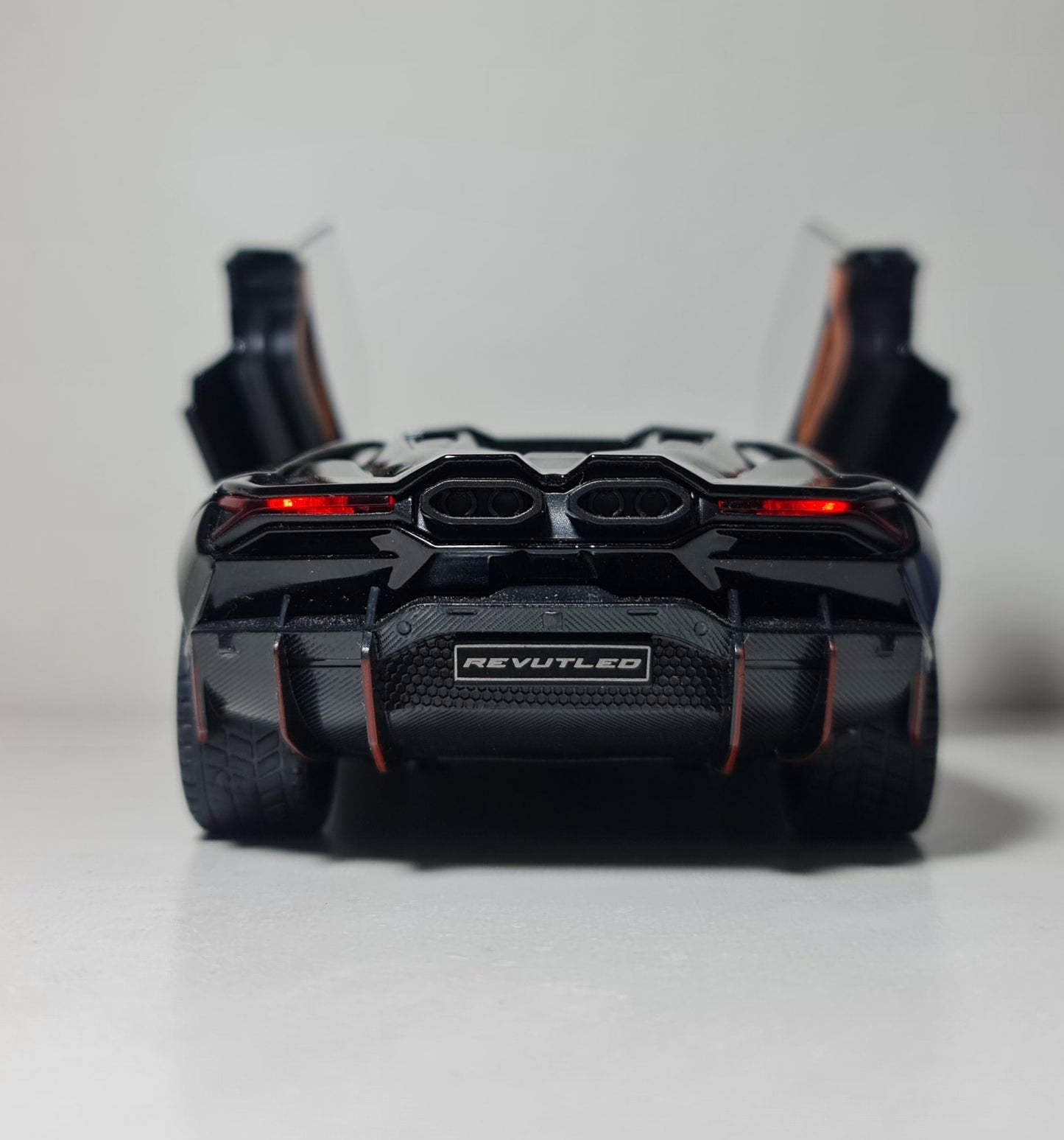 LAMBORGHINI REVUELTO